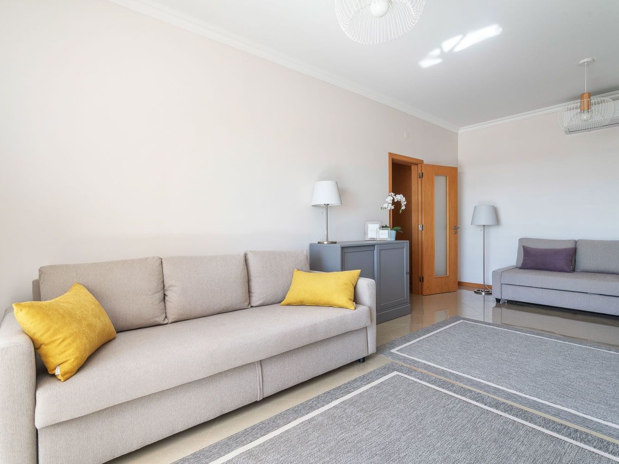 "Elena 2" mit Blick auf das Wasser-Image-tags.info