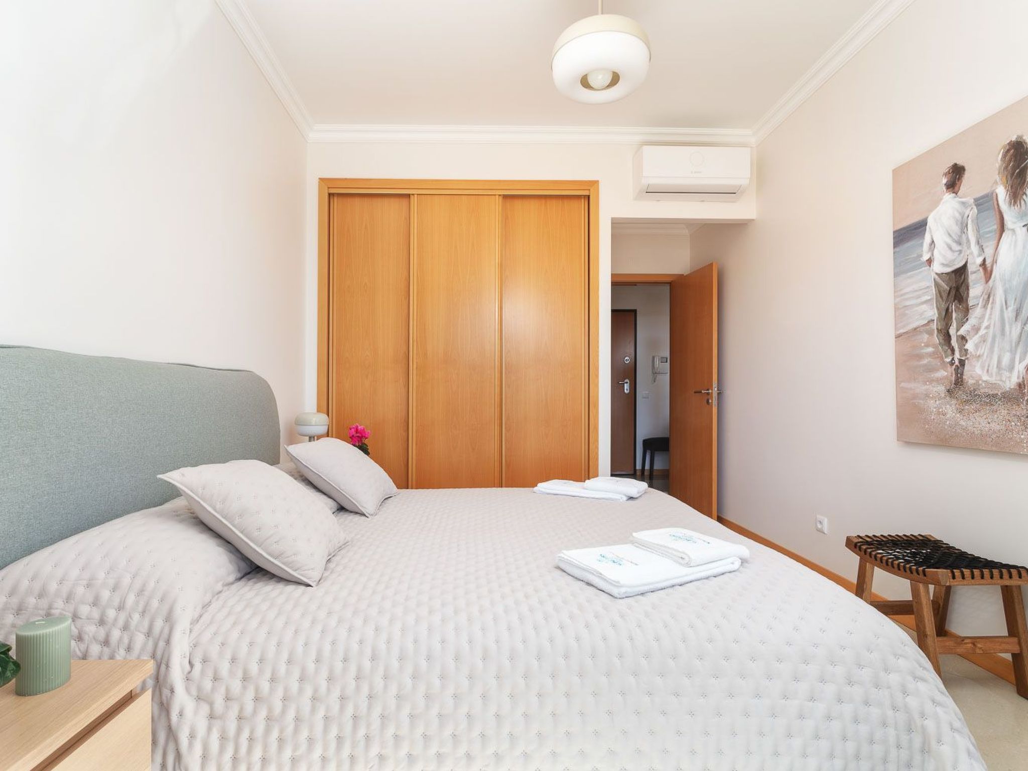 "Elena 2" mit Blick auf das Wasser-Image-tags.info