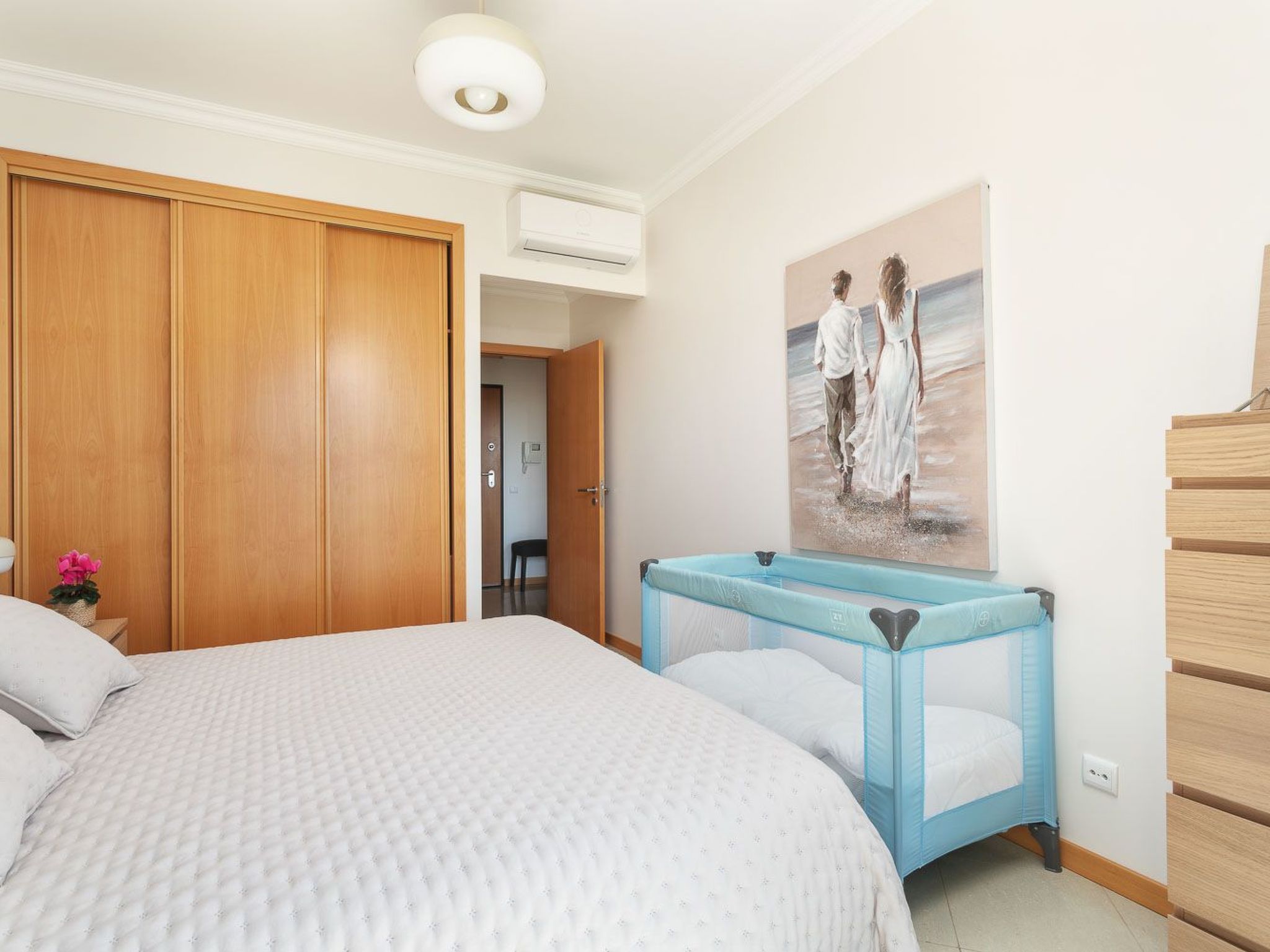 "Elena 2" mit Blick auf das Wasser-Image-tags.info