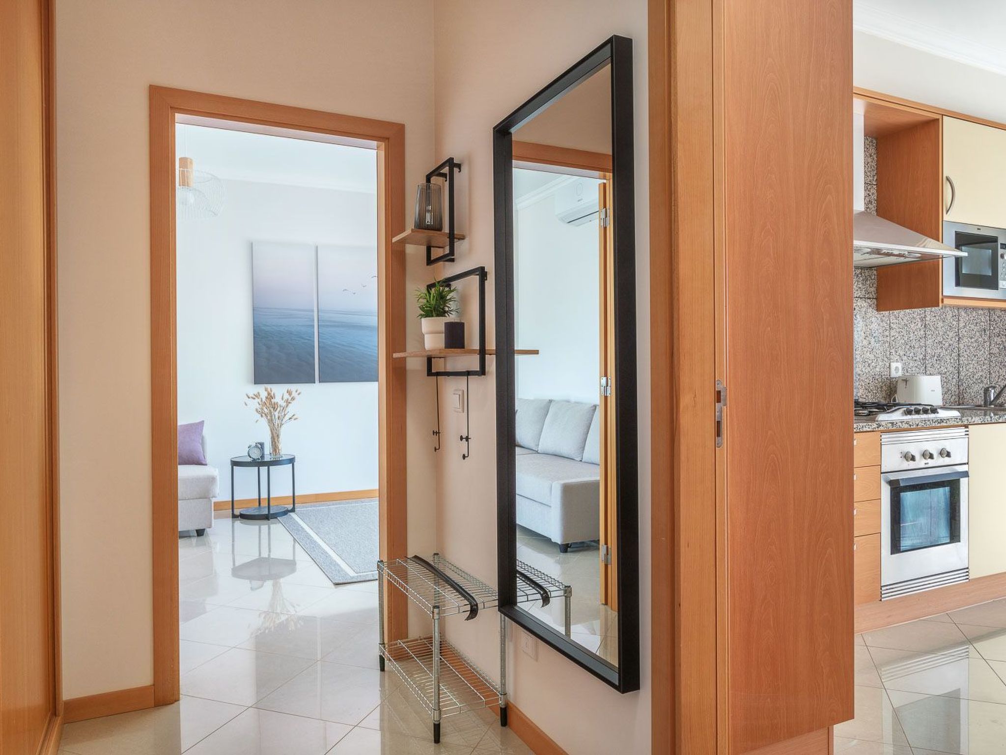 "Elena 2" mit Blick auf das Wasser-Image-tags.info