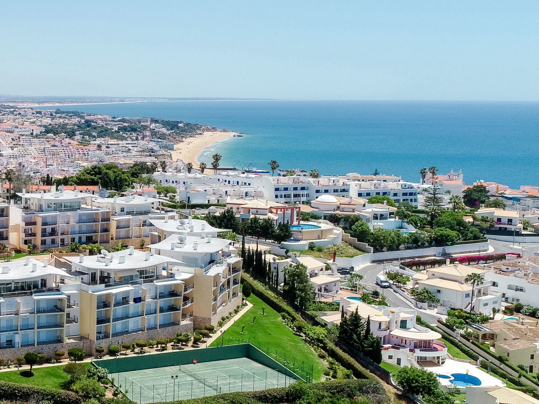 "Elena 2" mit Blick auf das Wasser-Image-tags.info