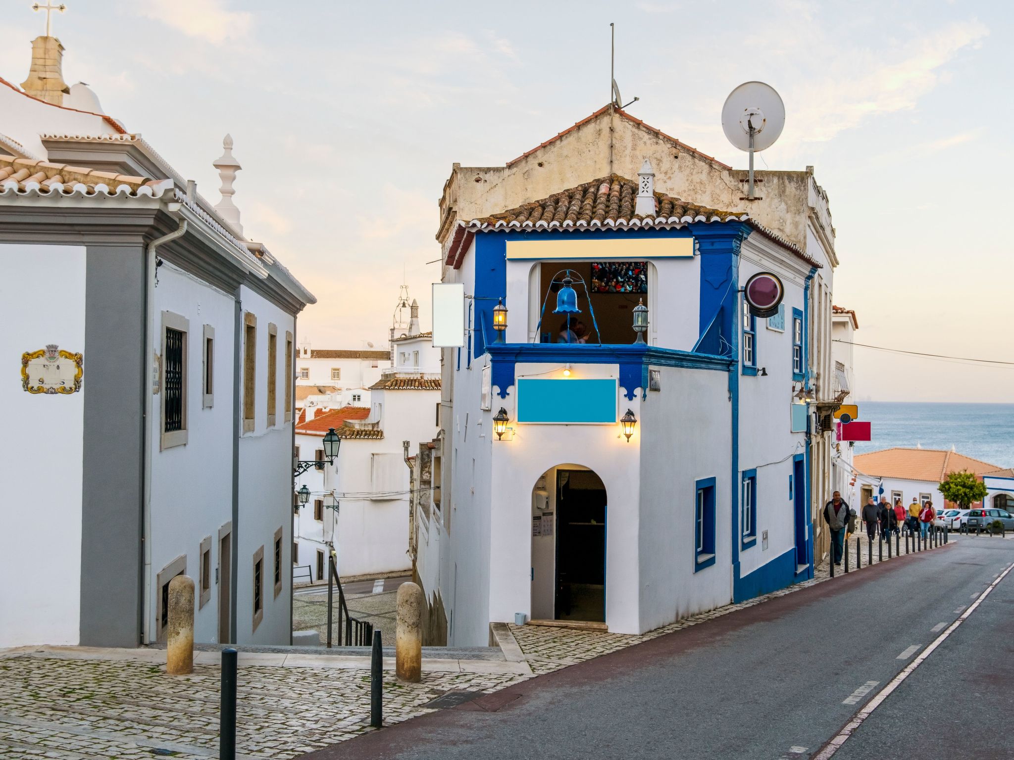 "Elena 2" mit Blick auf das Wasser-Image-tags.info