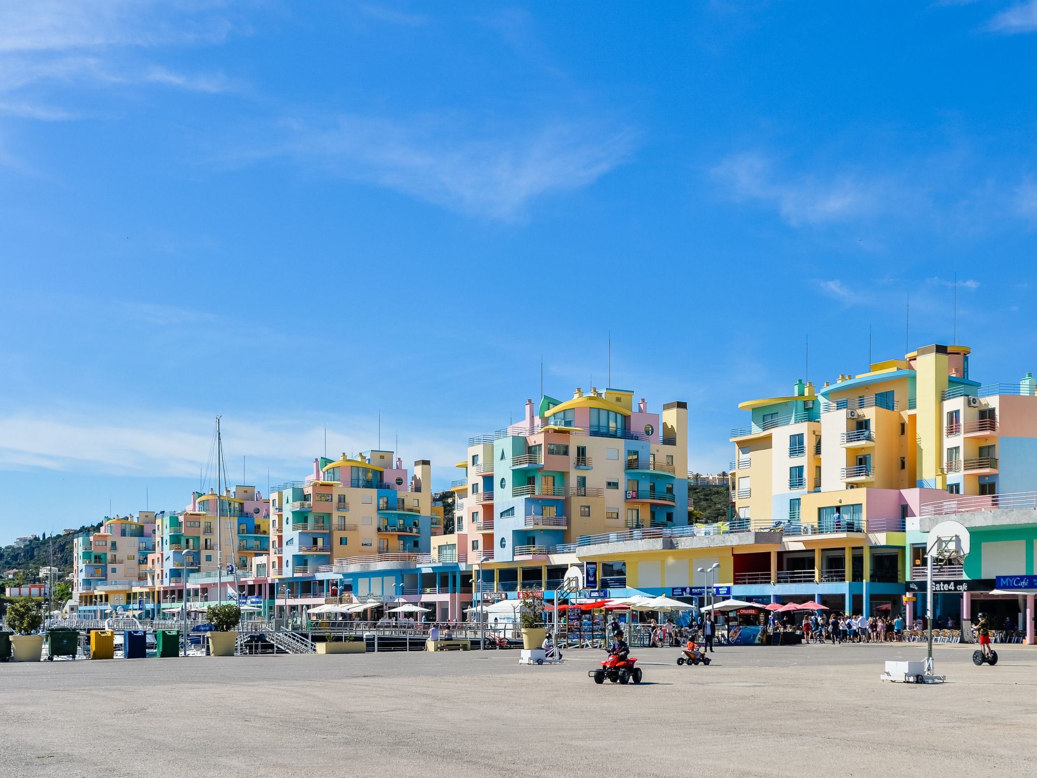 "Elena 2" mit Blick auf das Wasser-Image-tags.info