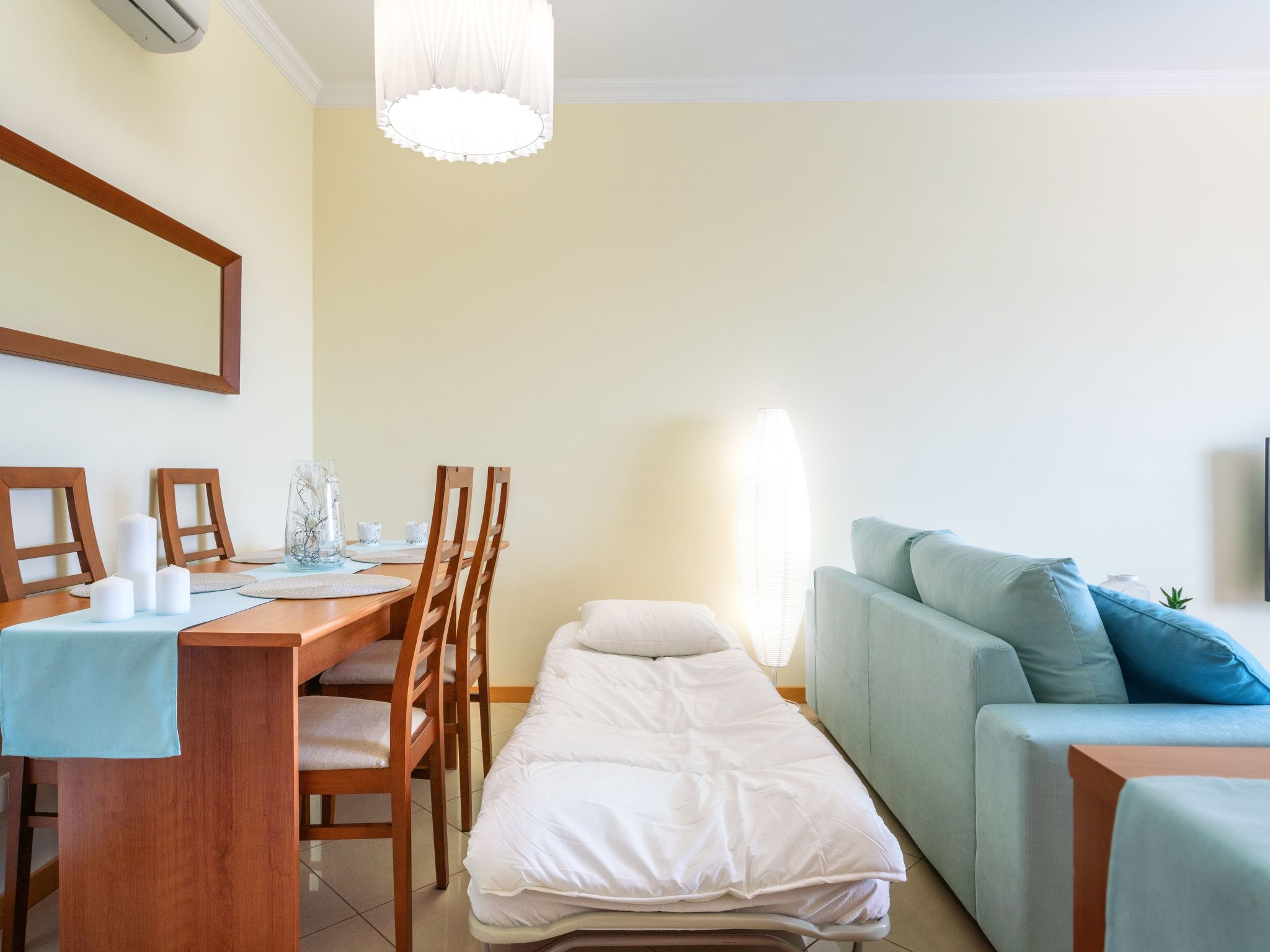 "Elena 1" mit Blick auf das Wasser-Image-tags.info