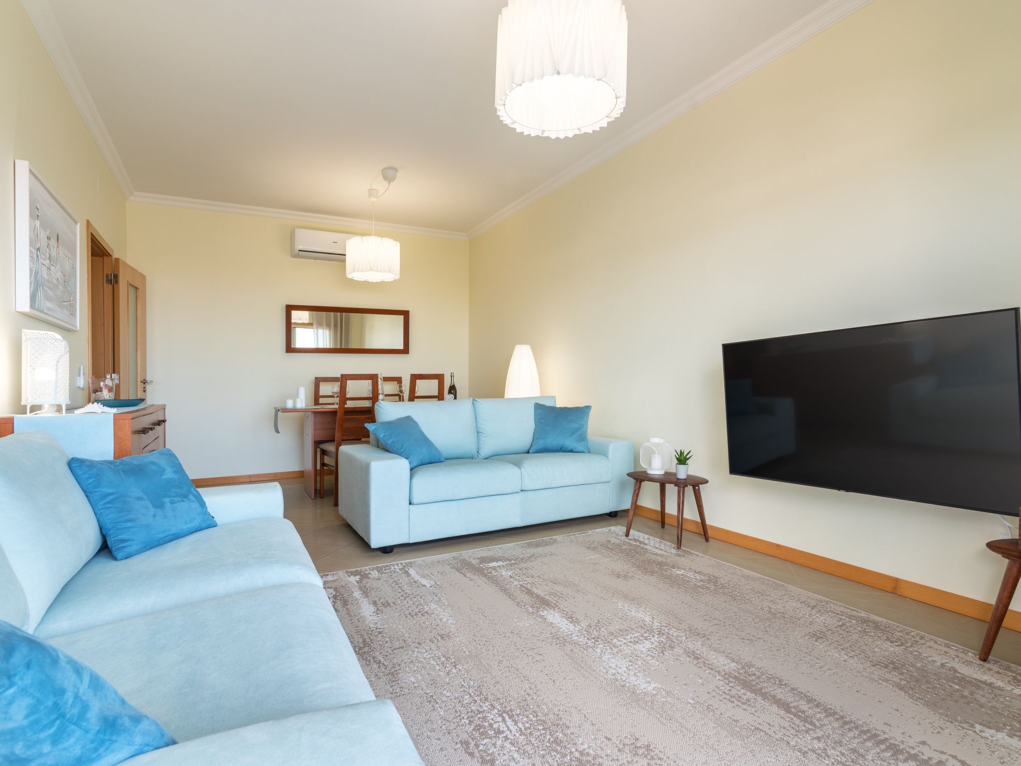 "Elena 1" mit Blick auf das Wasser-Image-tags.info