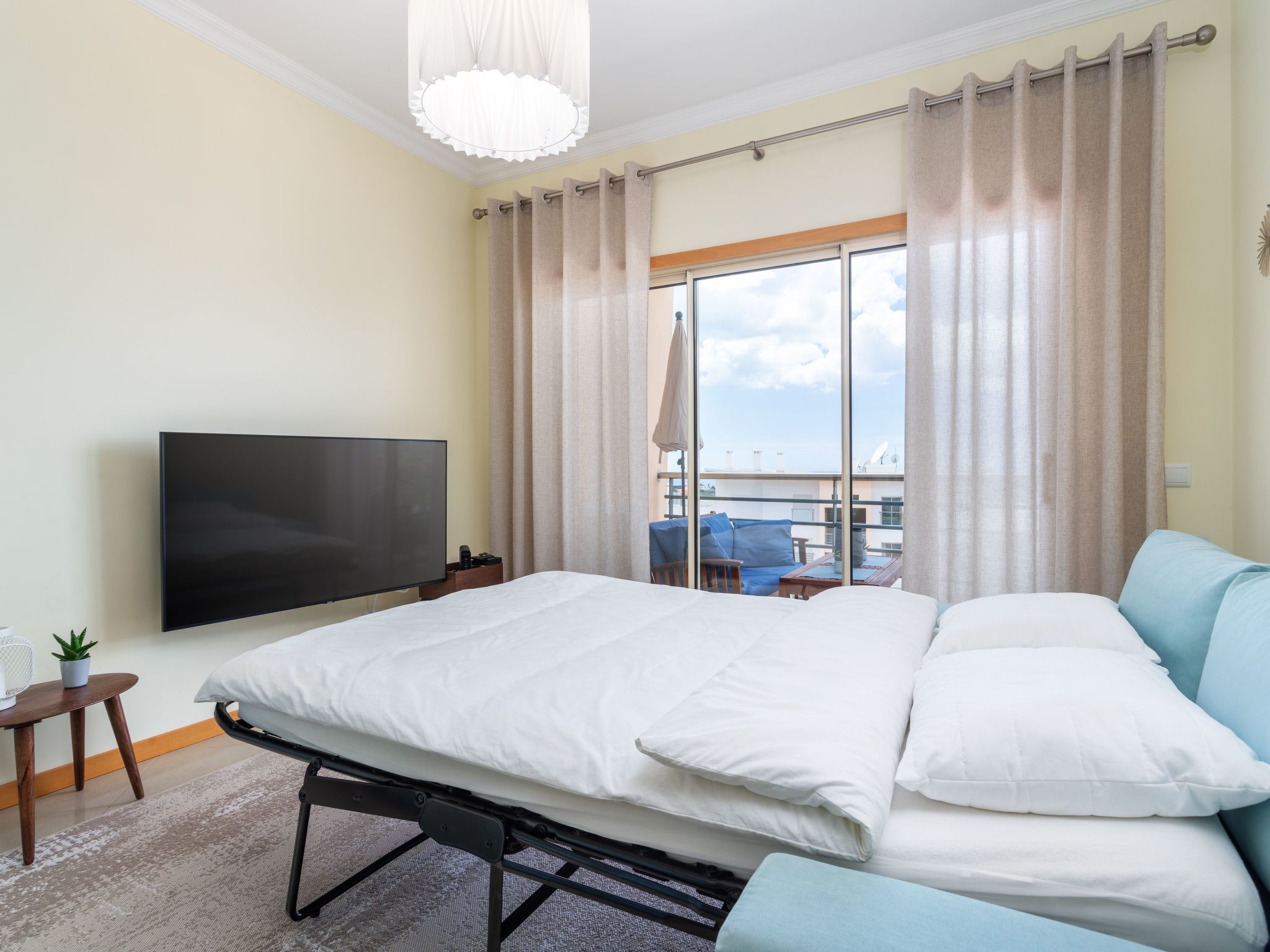 "Elena 1" mit Blick auf das Wasser-Image-tags.info