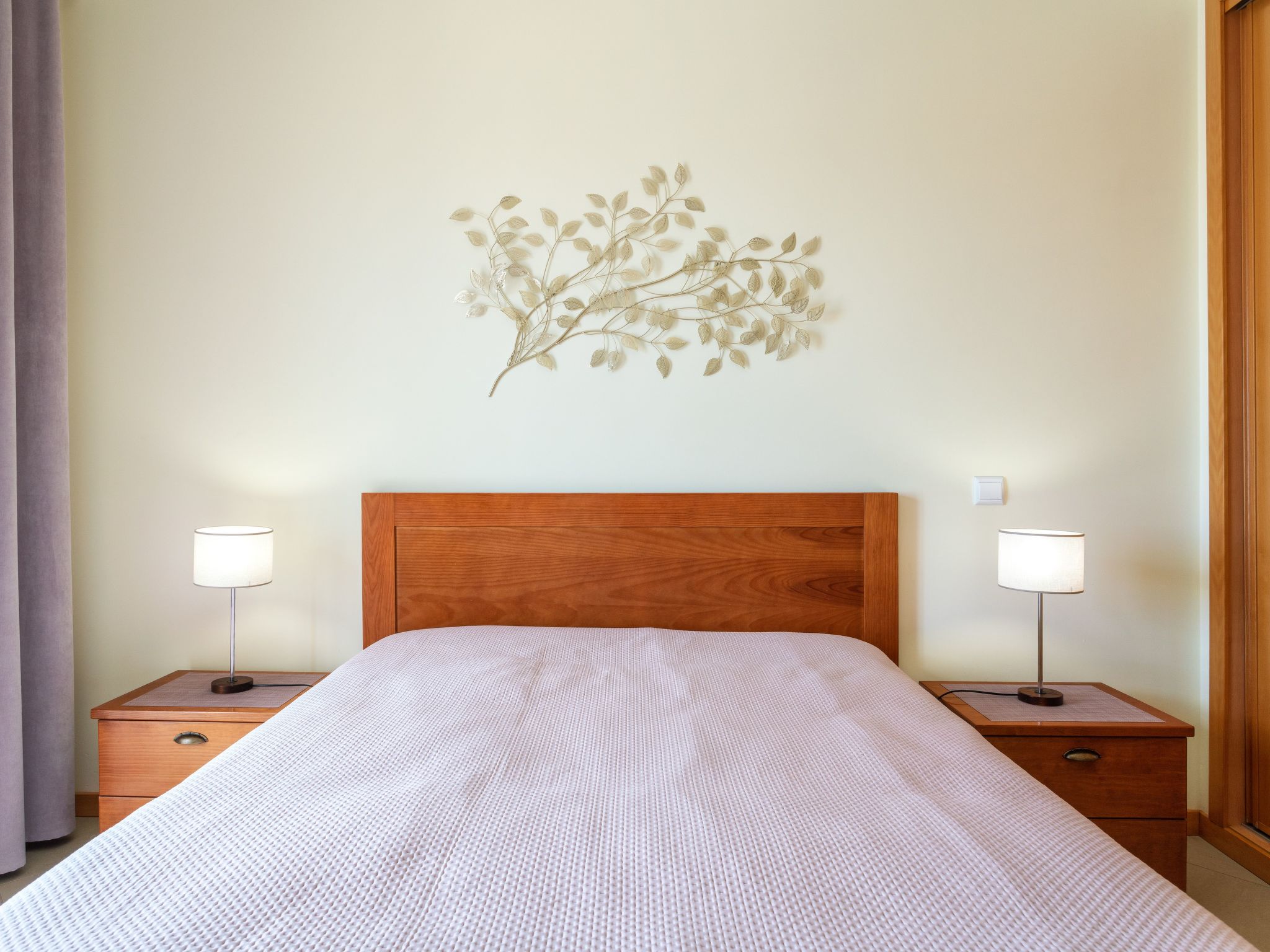 "Elena 1" mit Blick auf das Wasser-Image-tags.info