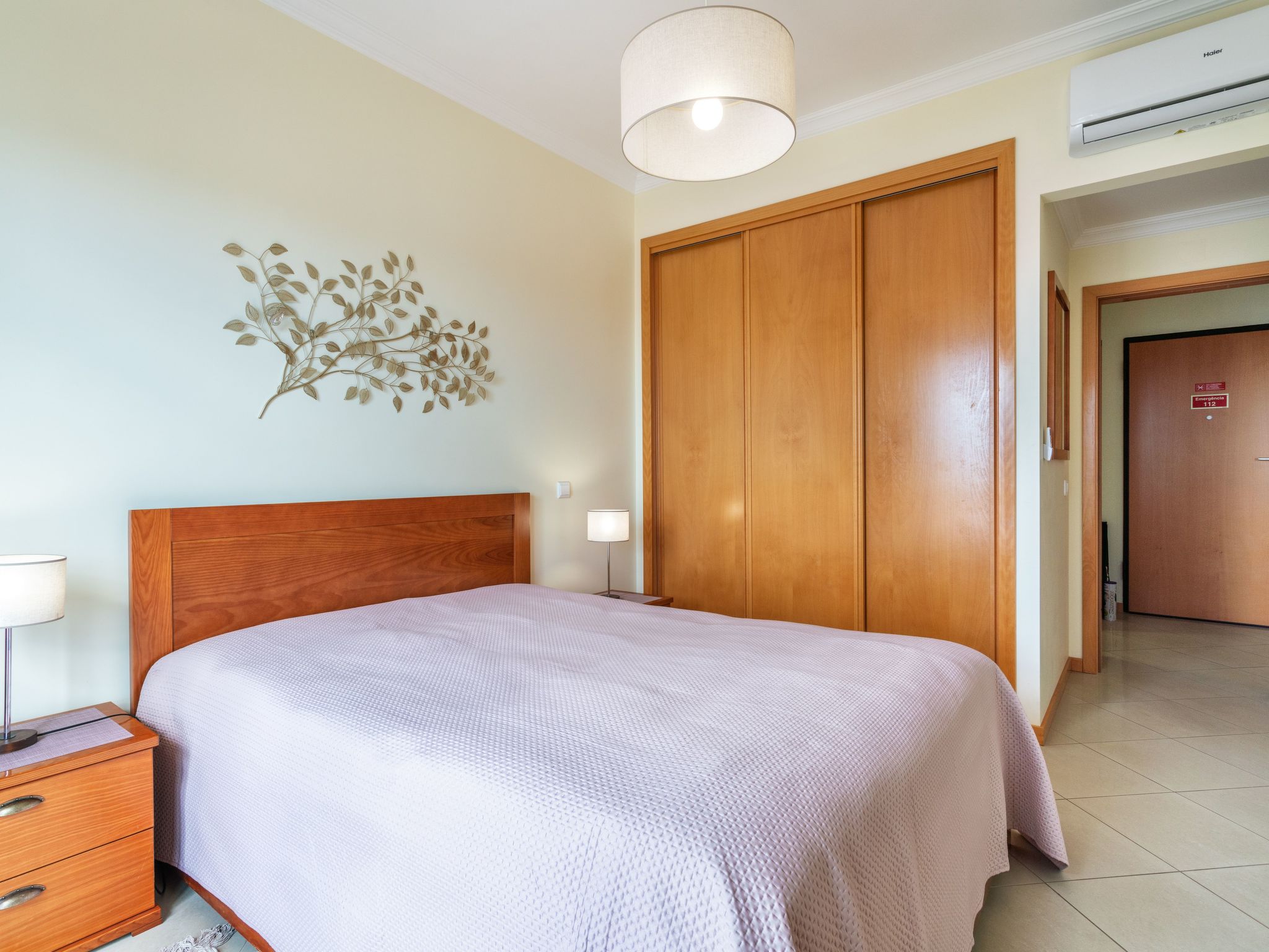 "Elena 1" mit Blick auf das Wasser-Image-tags.info