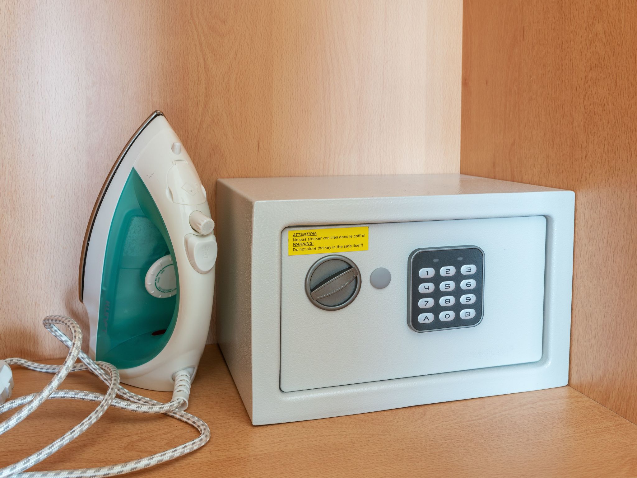 "Elena 1" mit Blick auf das Wasser-Image-tags.info