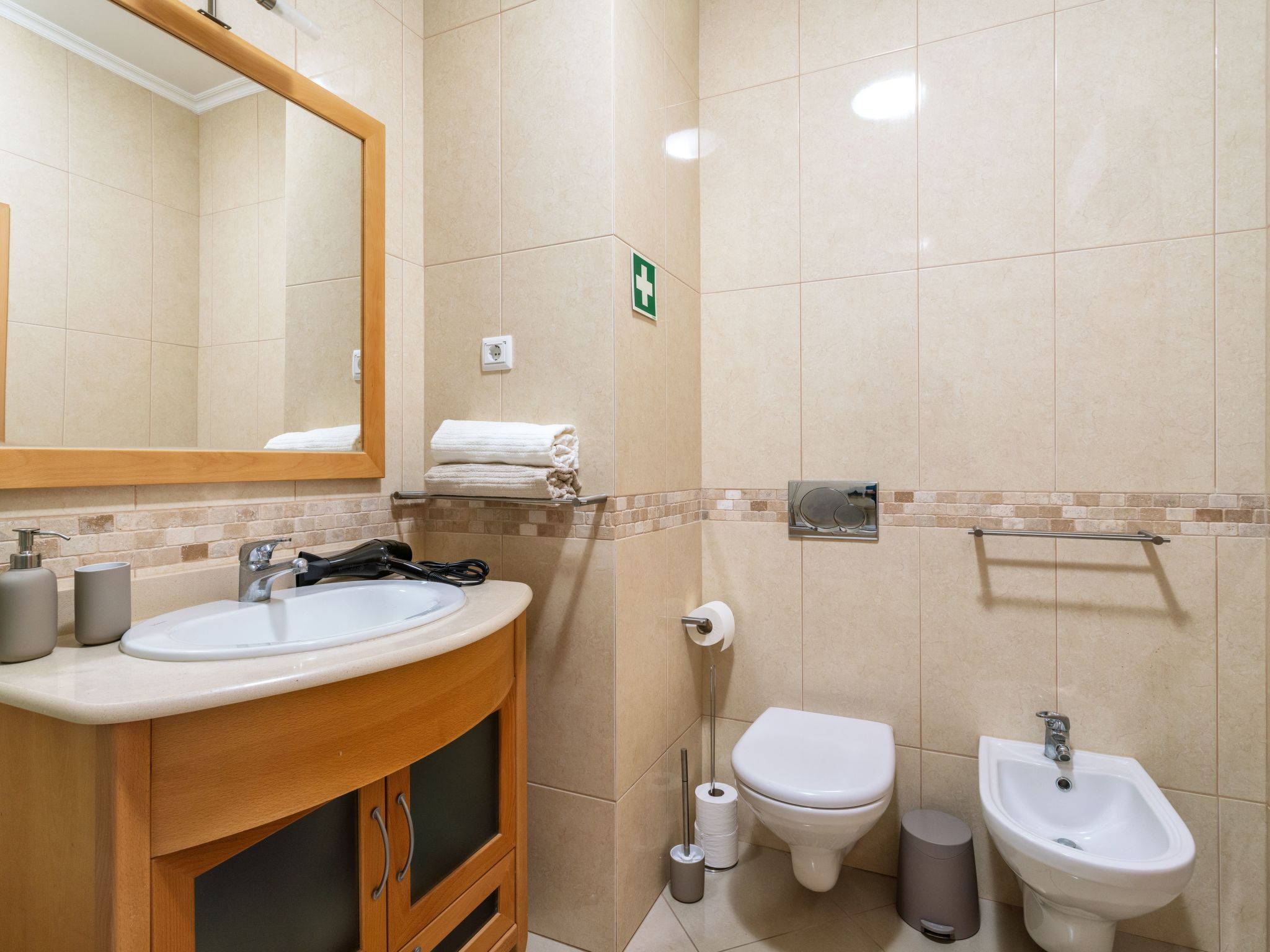 "Elena 1" mit Blick auf das Wasser-Image-tags.info