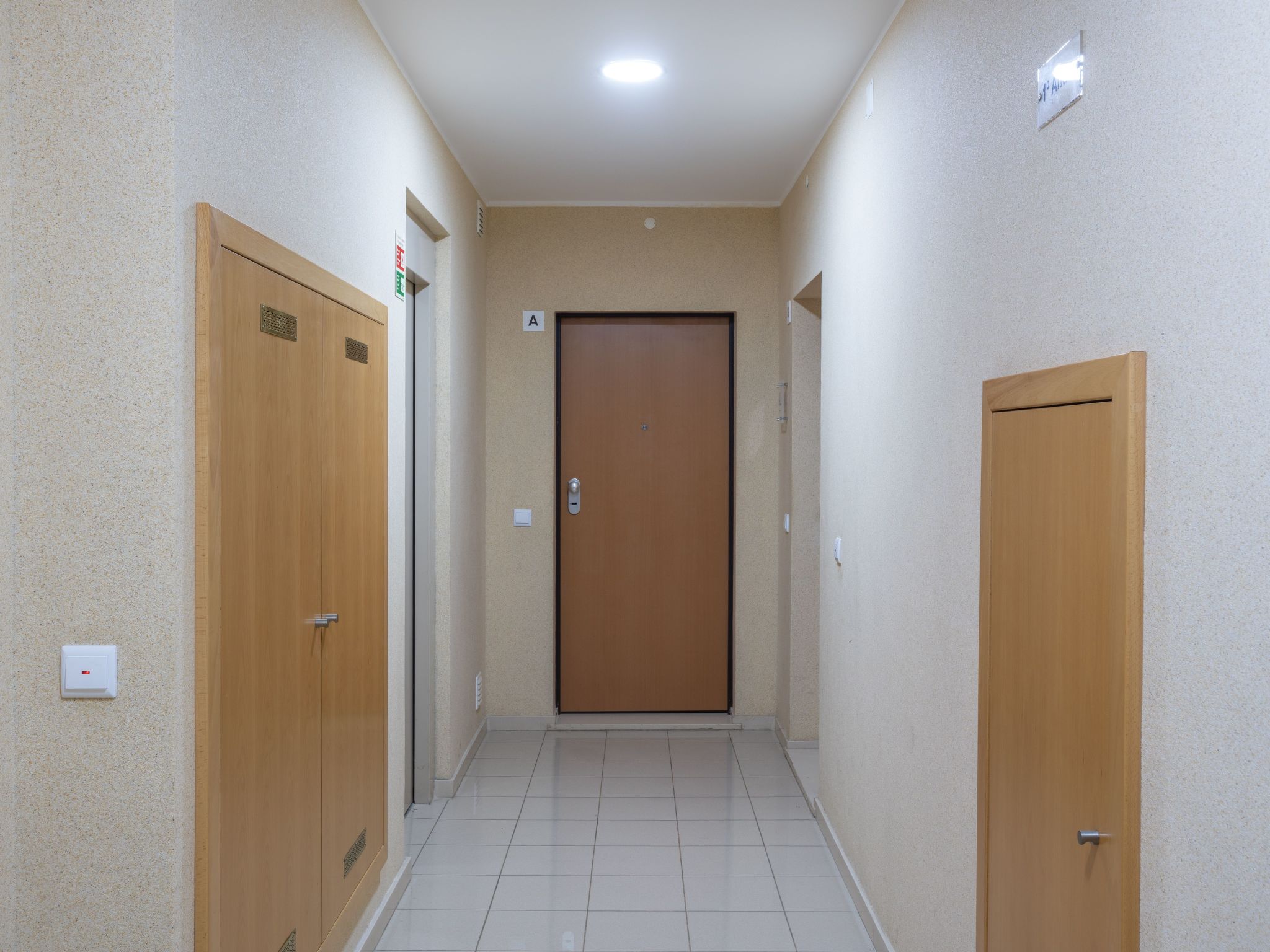 "Elena 1" mit Blick auf das Wasser-Image-tags.info