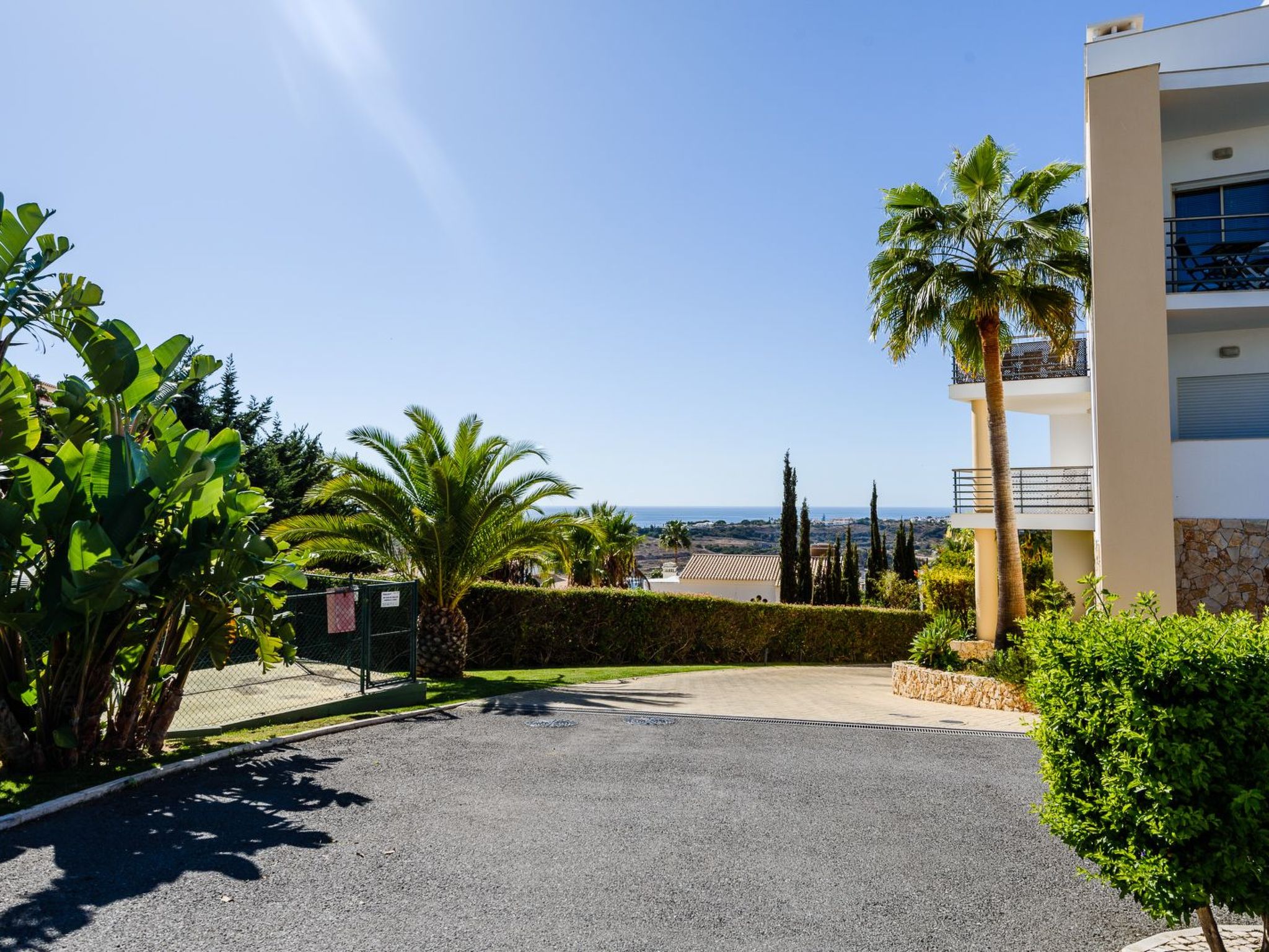 "Elena 1" mit Blick auf das Wasser-Image-tags.info