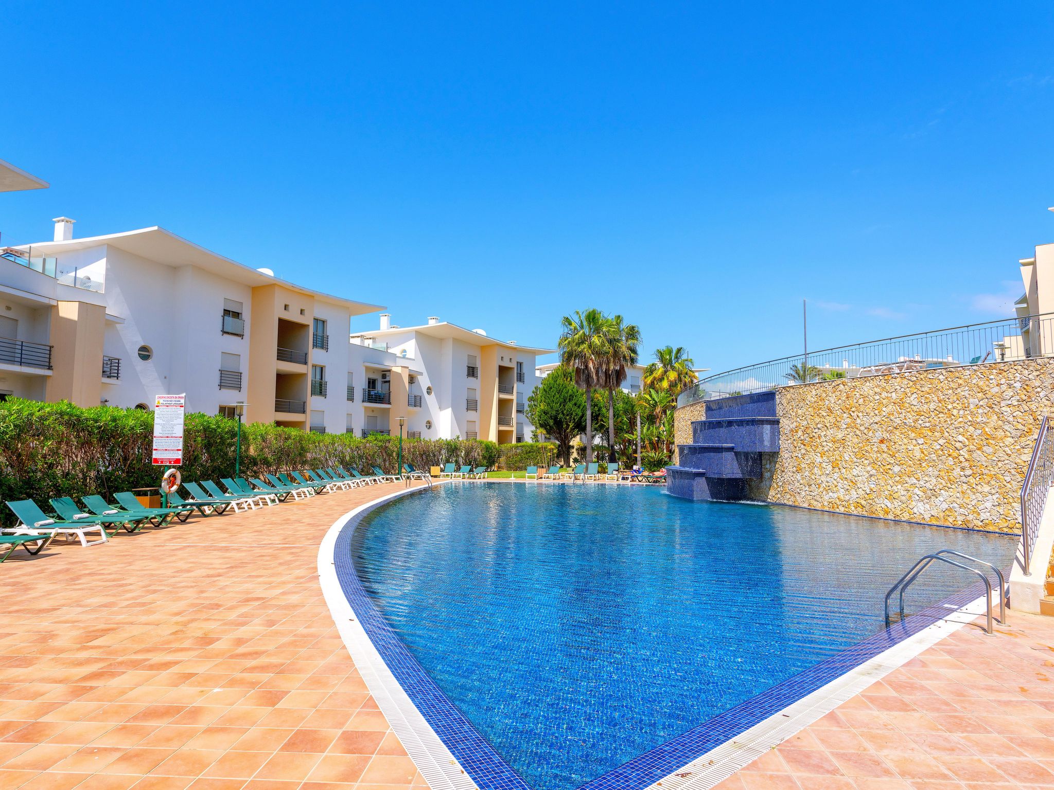 "Elena 1" mit Blick auf das Wasser-Image-tags.info