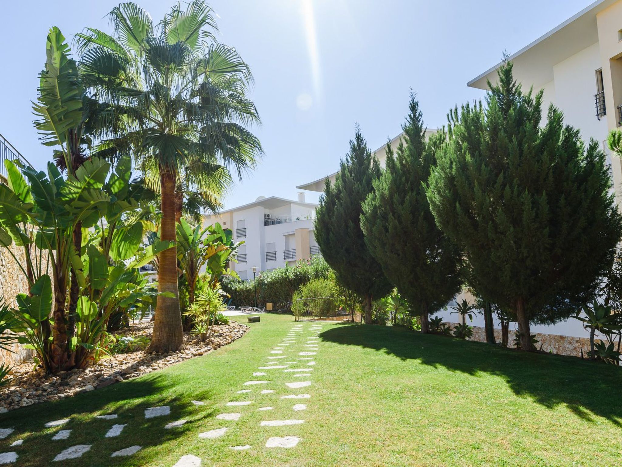 "Elena 1" mit Blick auf das Wasser-Image-tags.info