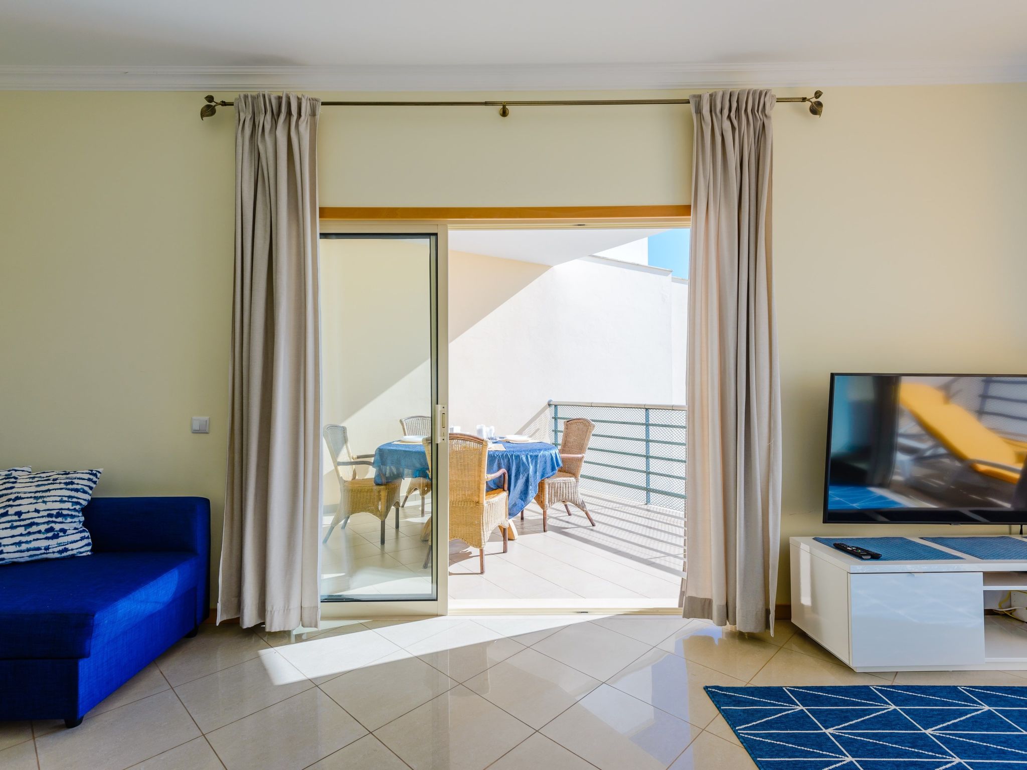 "Blue" mit Infinity Pool-Image-tags.info