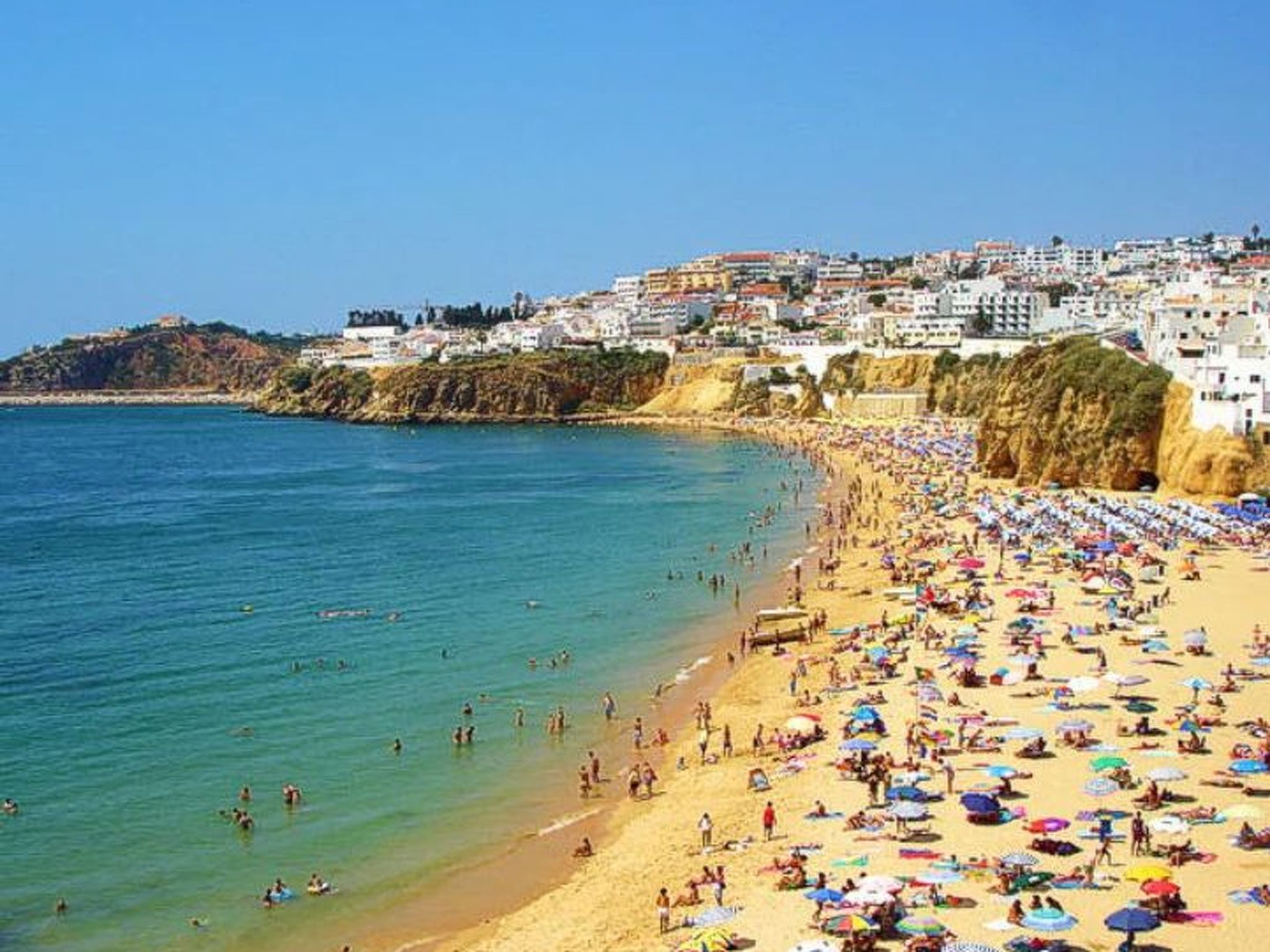 Photo of Zwei-Bett-Apartment mit großem Pool