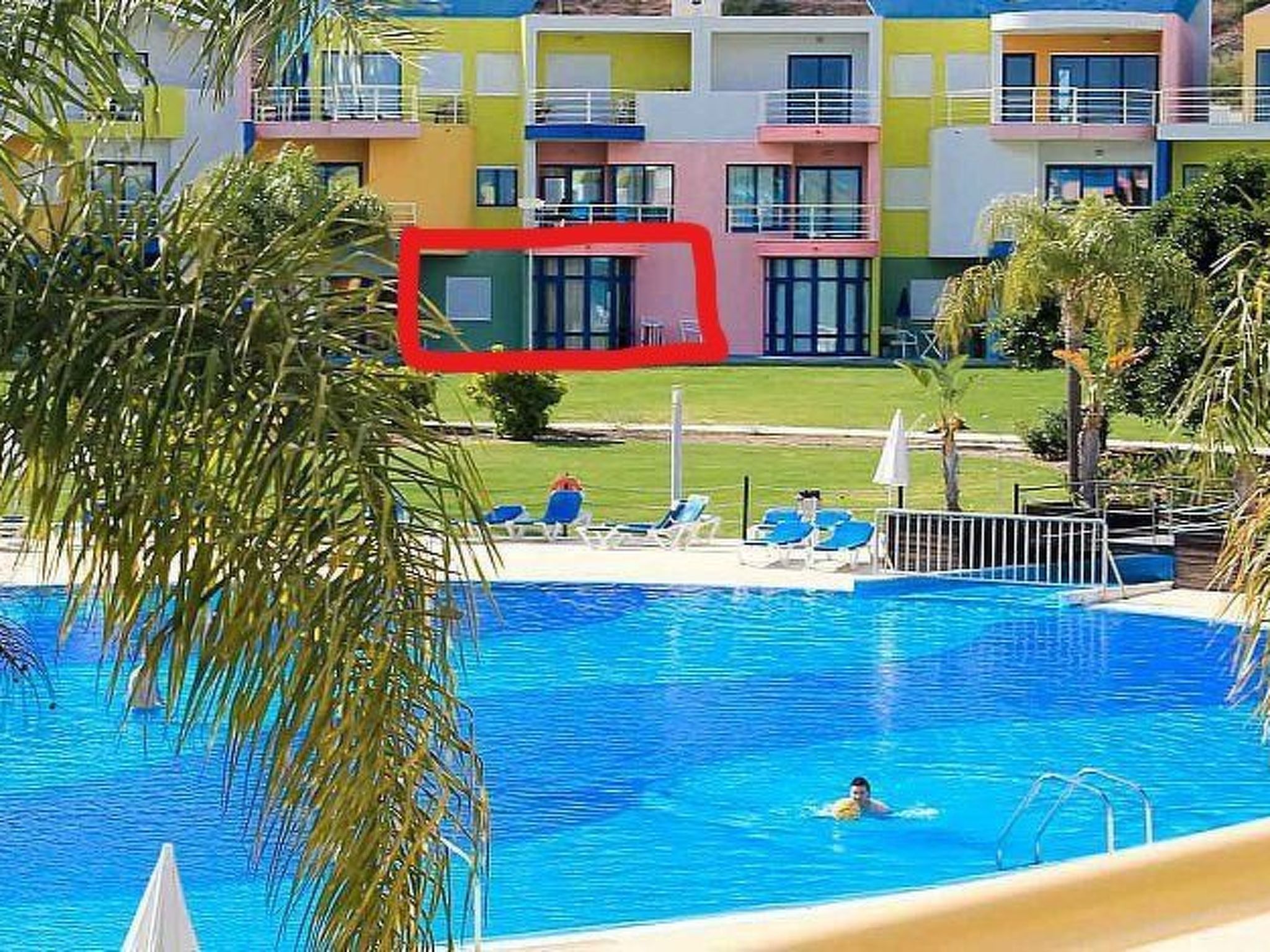 Photo of Zwei-Bett-Apartment mit großem Pool