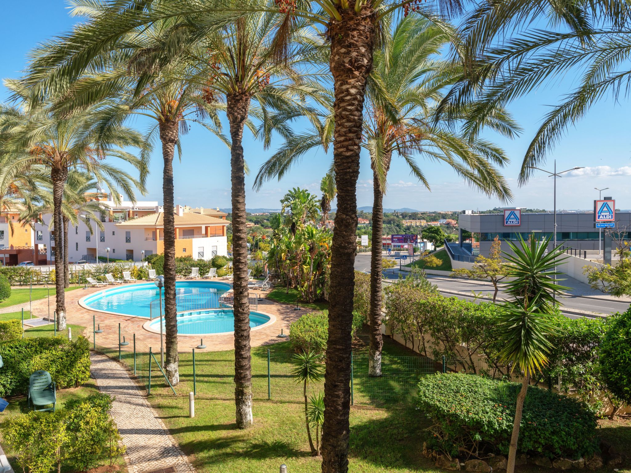 Wohnung mit Terrasse und 2 Schwimmbecken