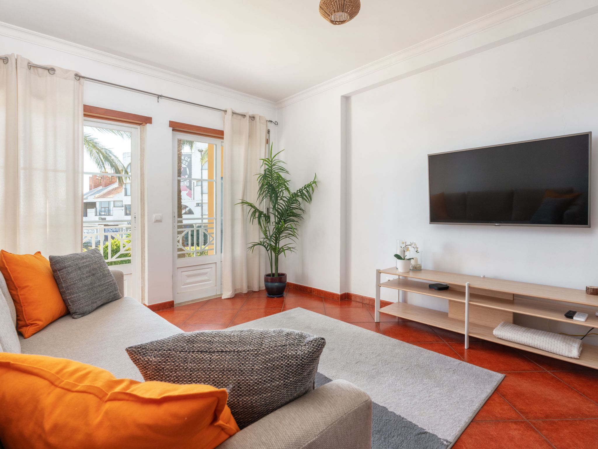 Wohnung mit Terrasse und 2 Schwimmbecken-Image-tags.info