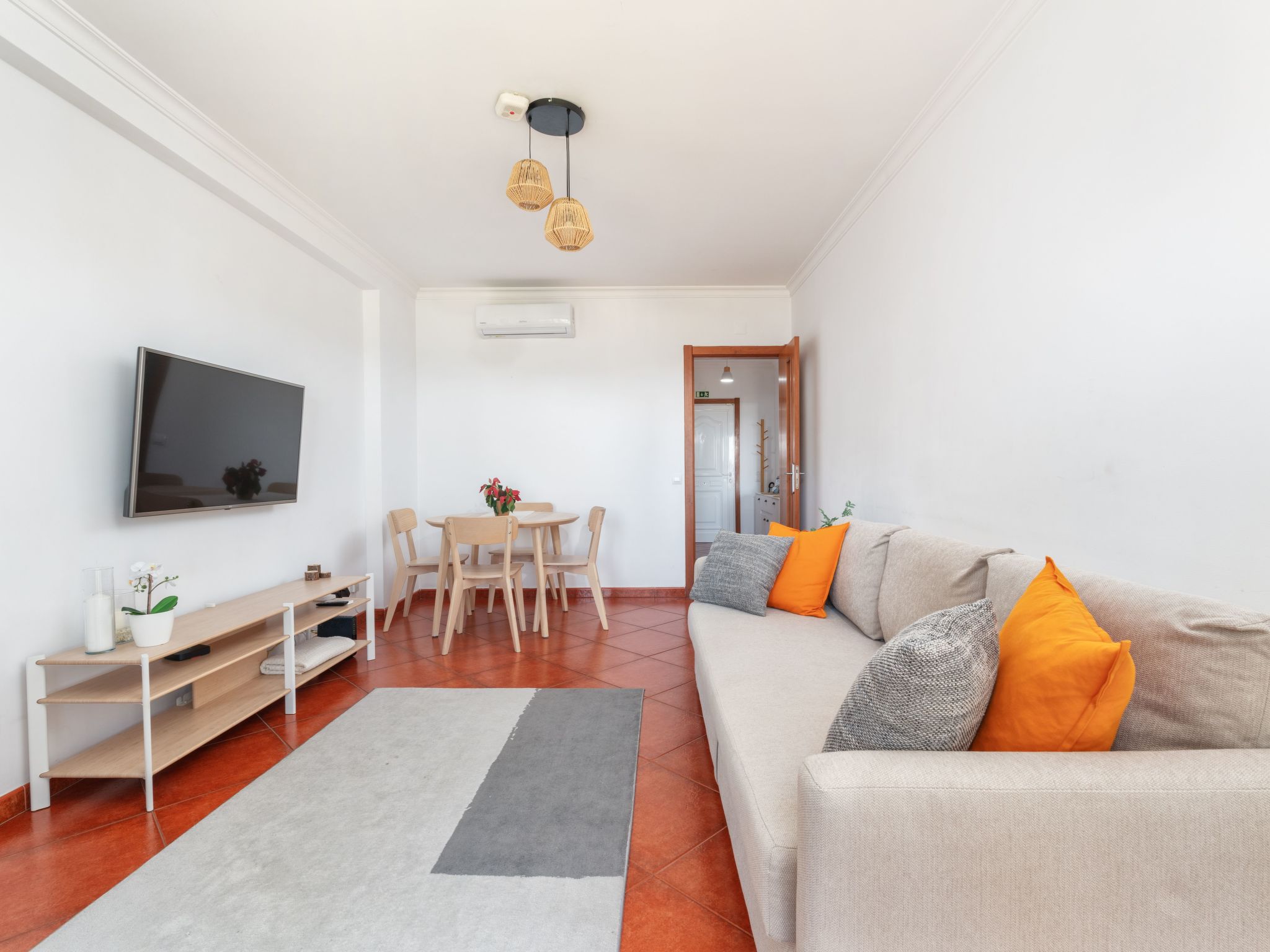 Wohnung mit Terrasse und 2 Schwimmbecken-Dedans