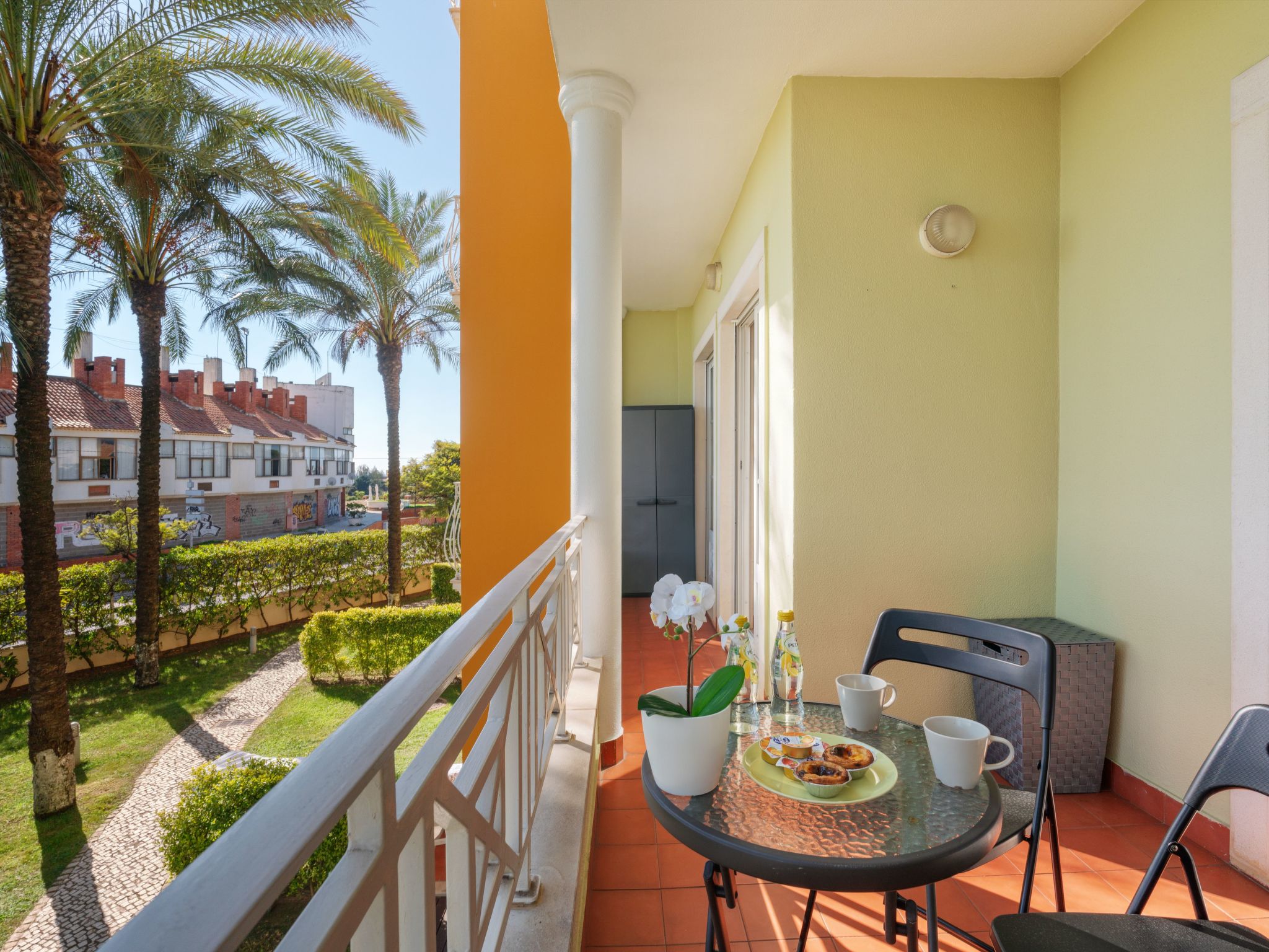 Wohnung mit Terrasse und 2 Schwimmbecken-Image-tags.info