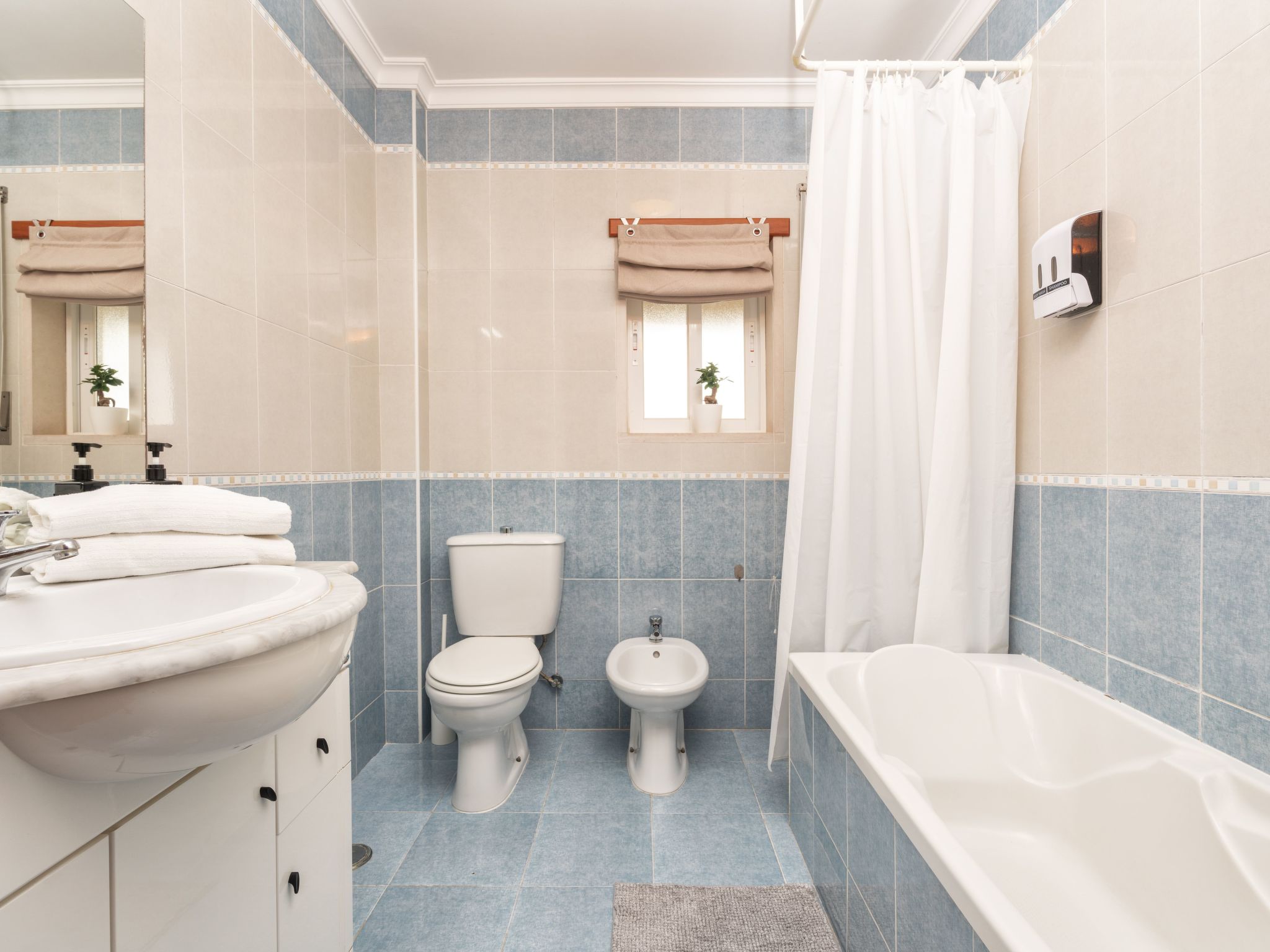 Wohnung mit Terrasse und 2 Schwimmbecken-Dedans