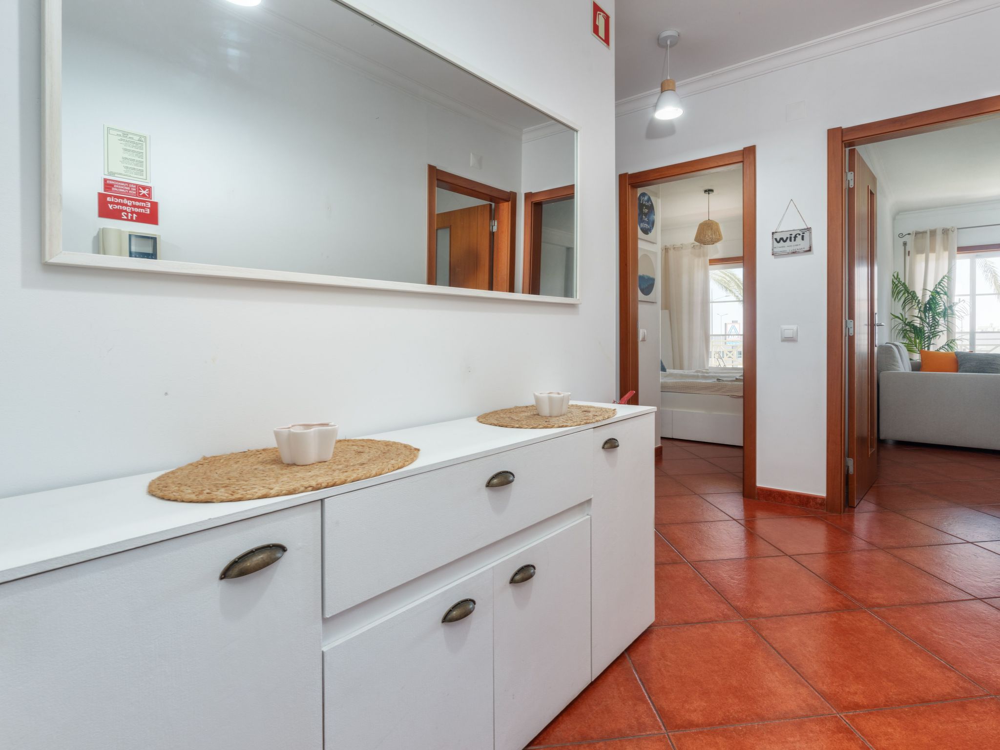 Wohnung mit Terrasse und 2 Schwimmbecken-Dedans