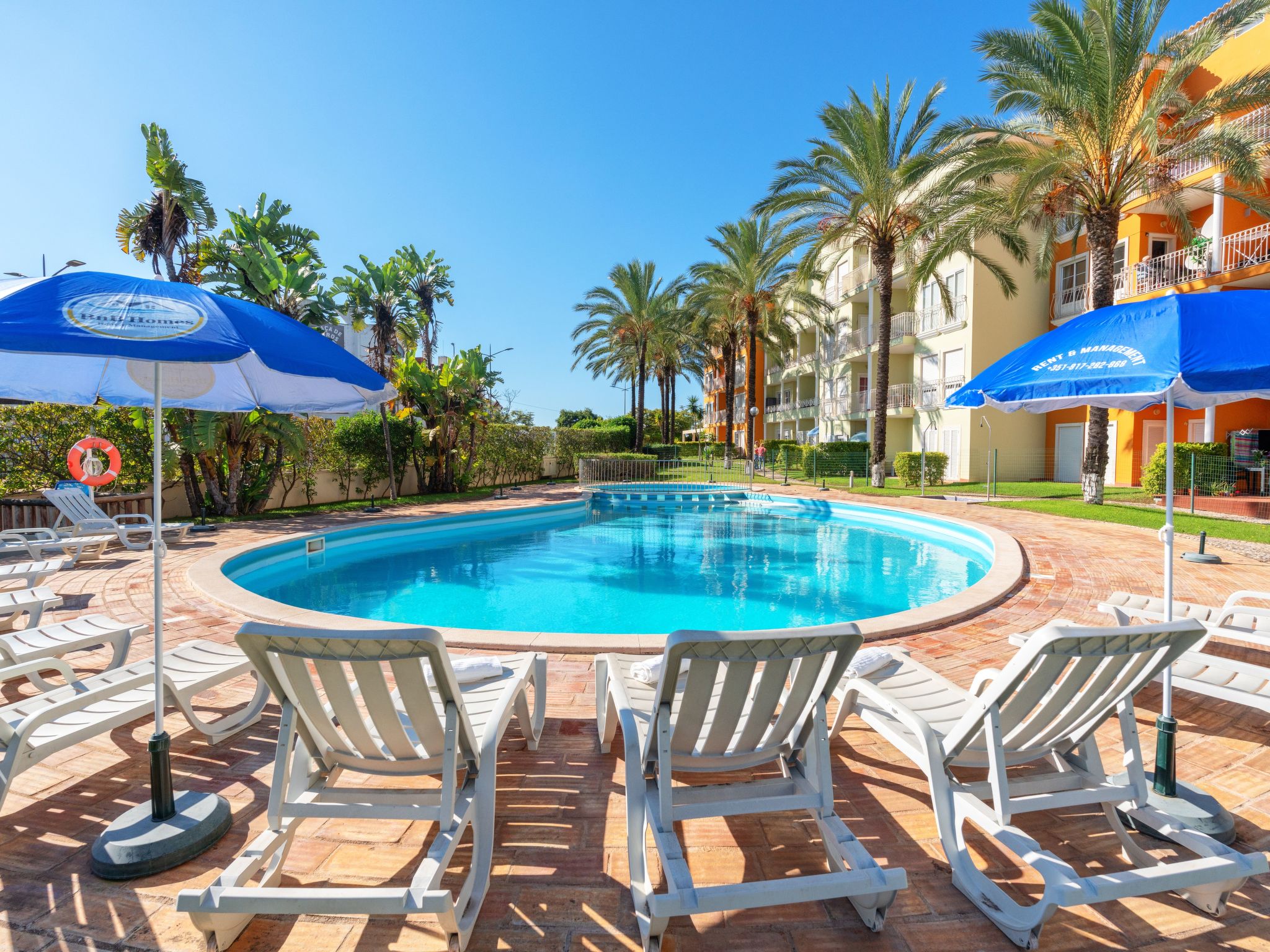 Wohnung mit Terrasse und 2 Schwimmbecken-Dehors