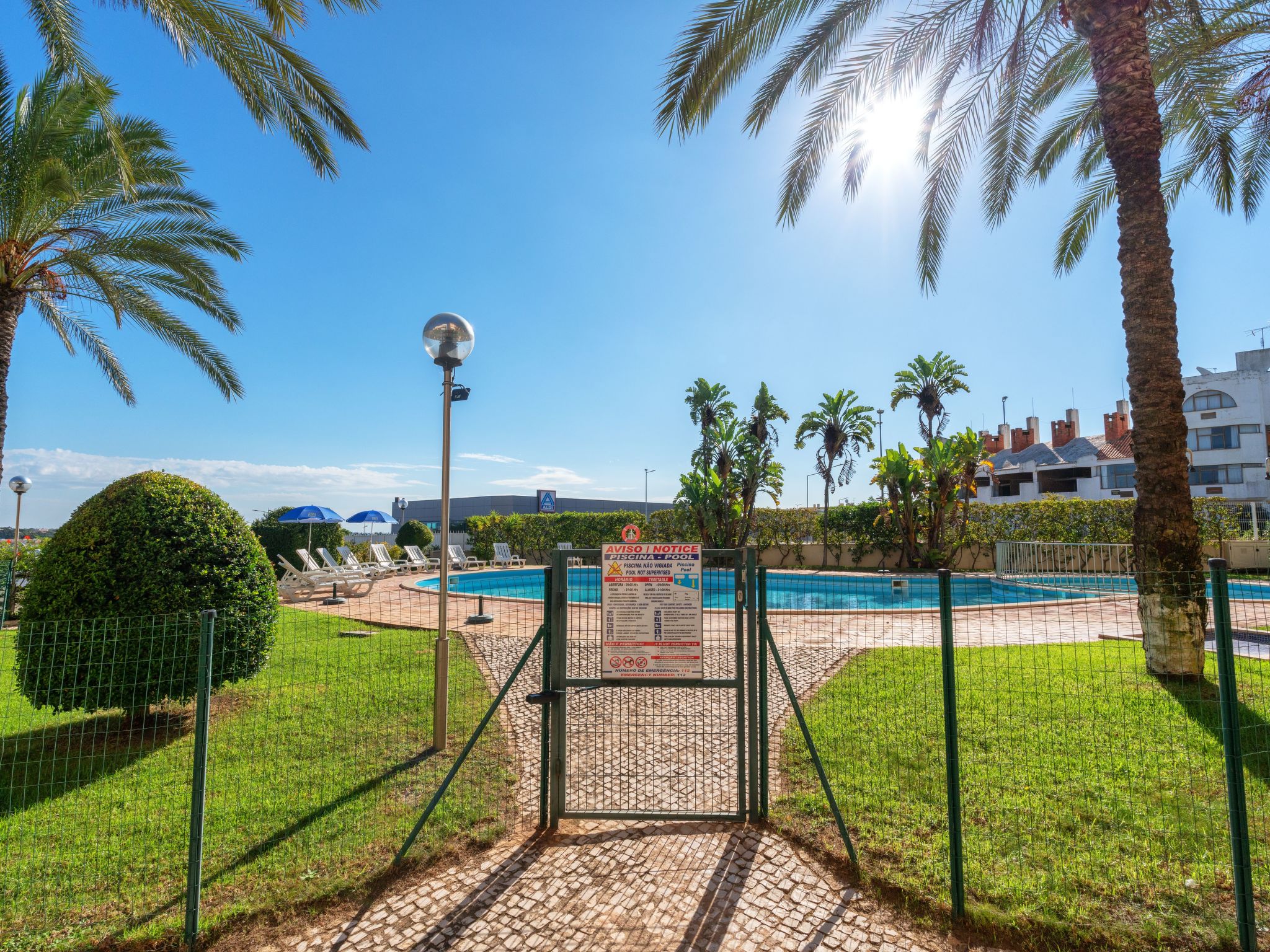 Photo of Wohnung mit Terrasse und 2 Schwimmbecken