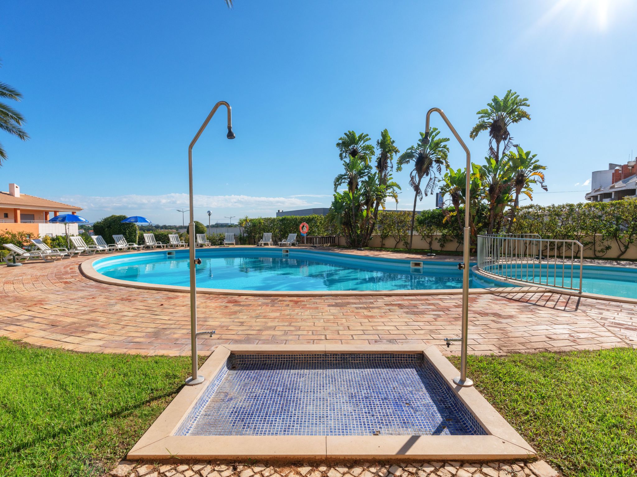 Photo of Wohnung mit Terrasse und 2 Schwimmbecken