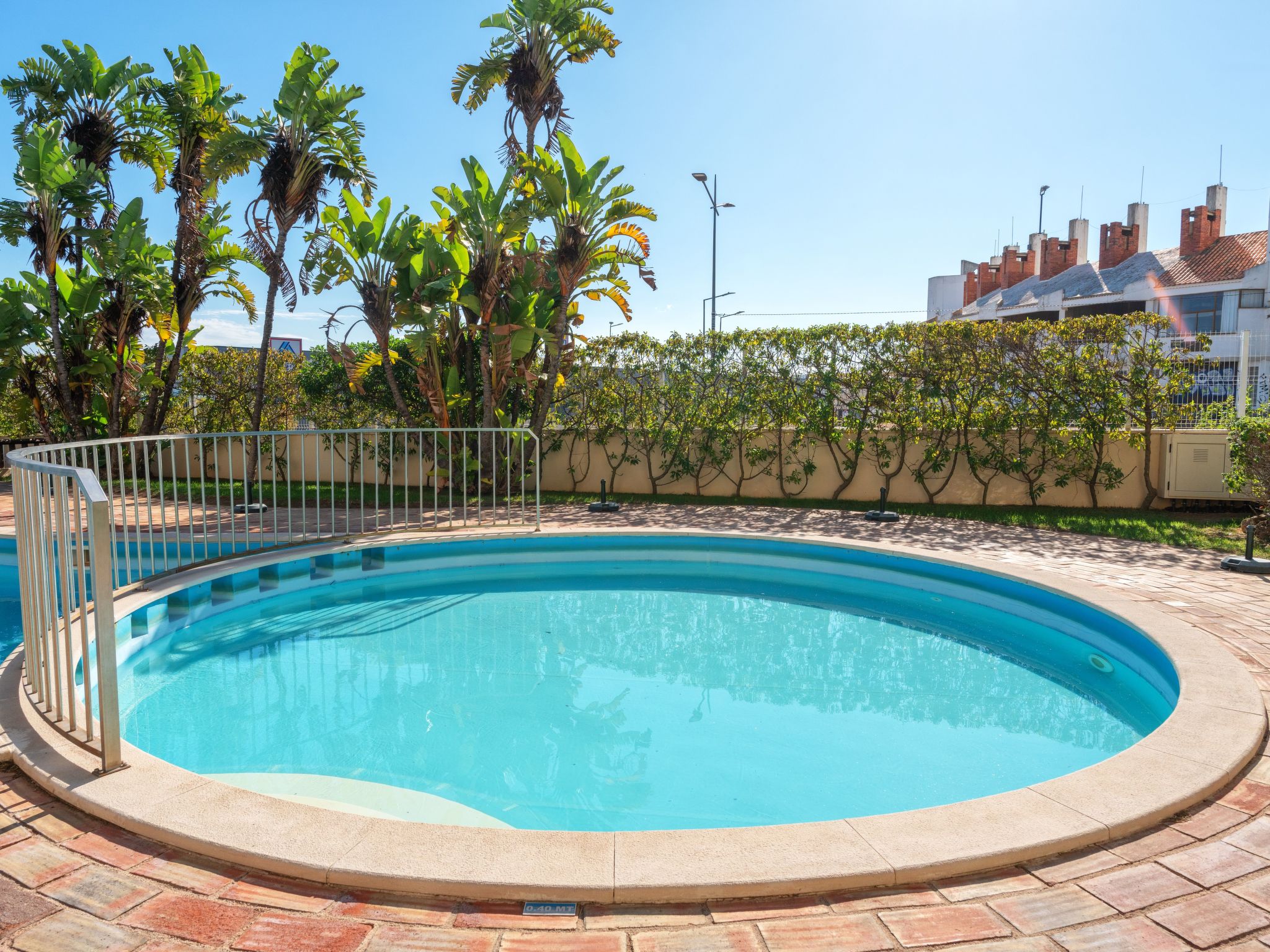 Photo of Wohnung mit Terrasse und 2 Schwimmbecken