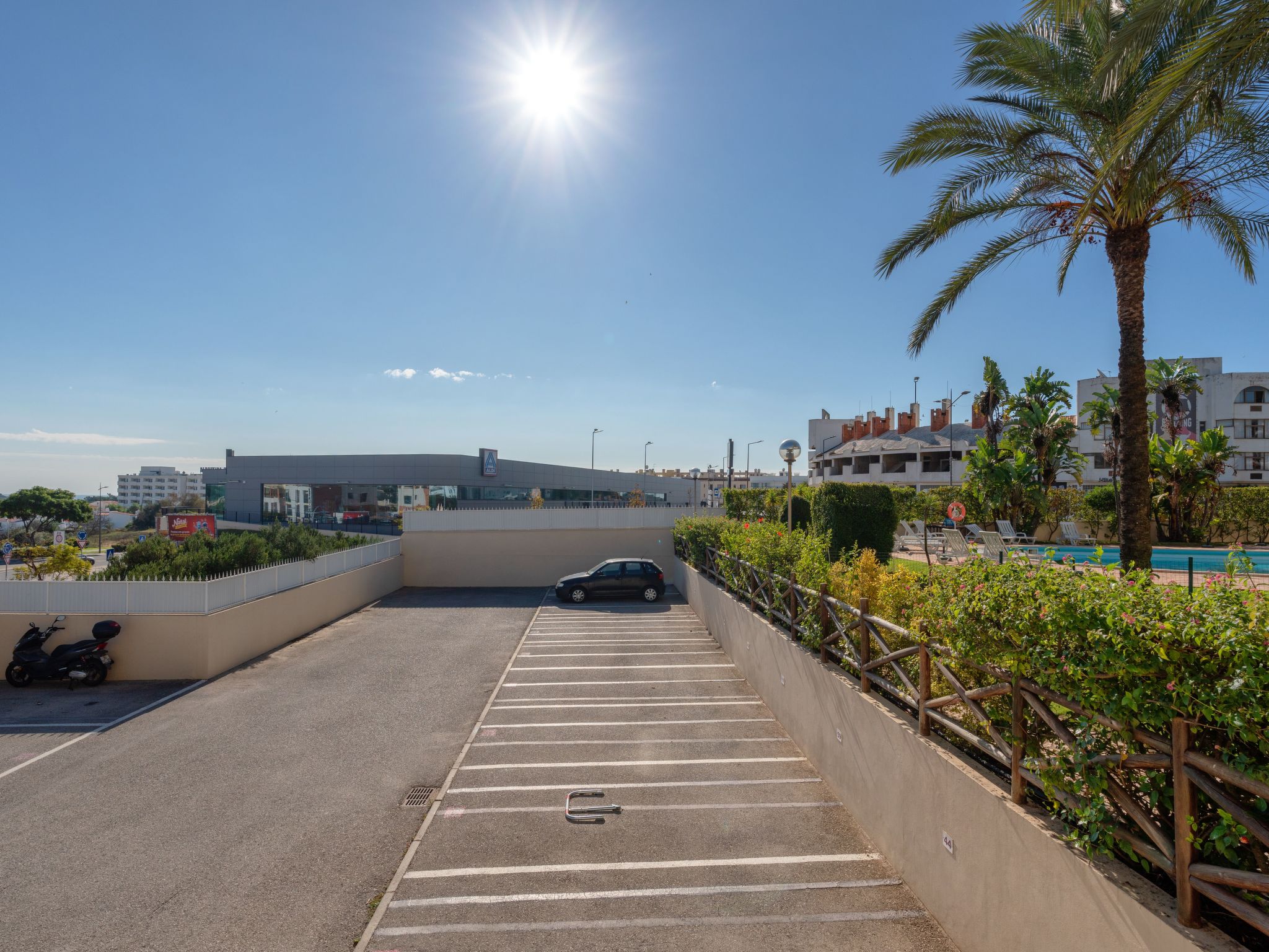 Photo of Wohnung mit Terrasse und 2 Schwimmbecken