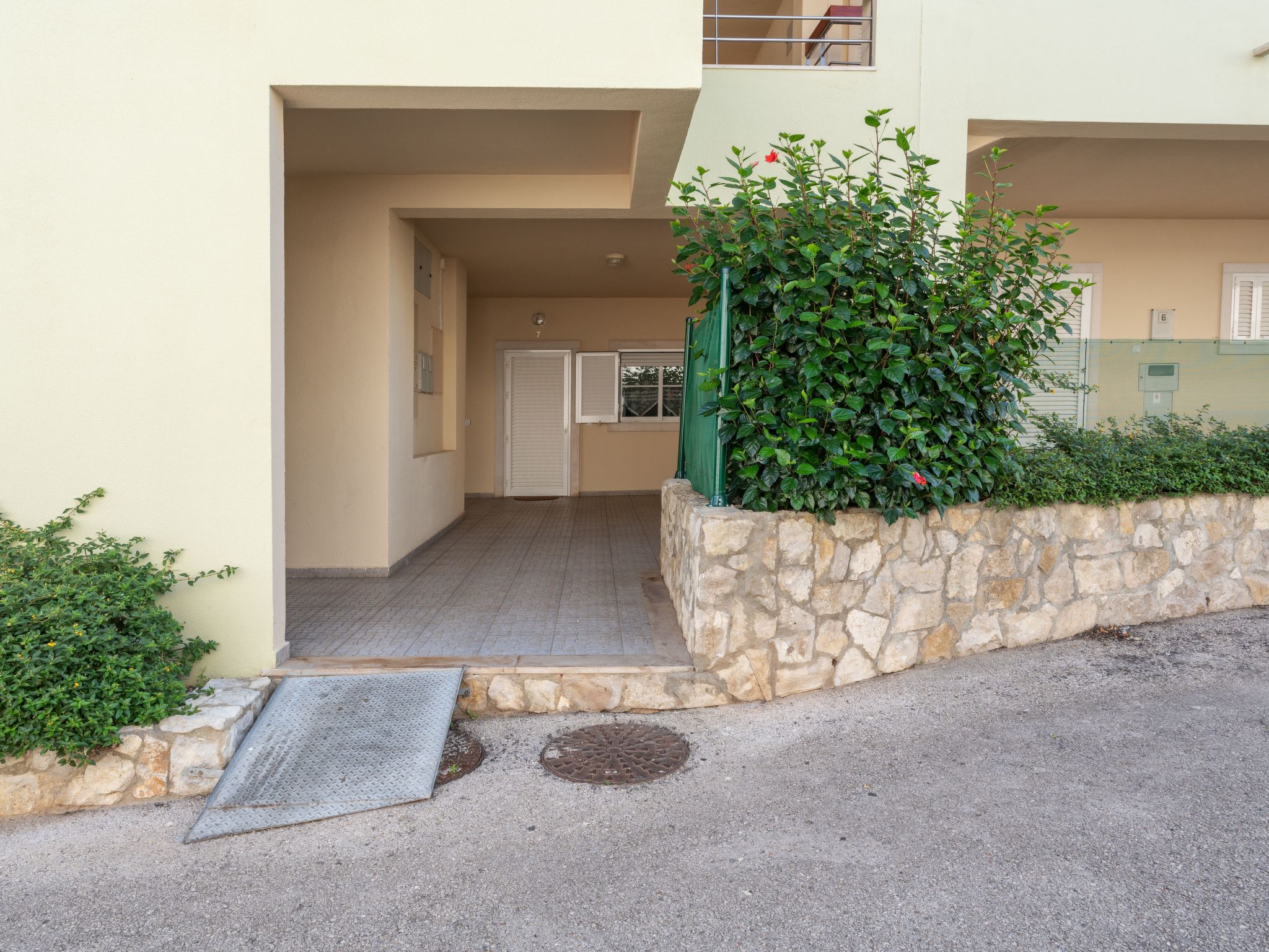 Photo of Wohnung mit Terrasse und 2 Schwimmbecken