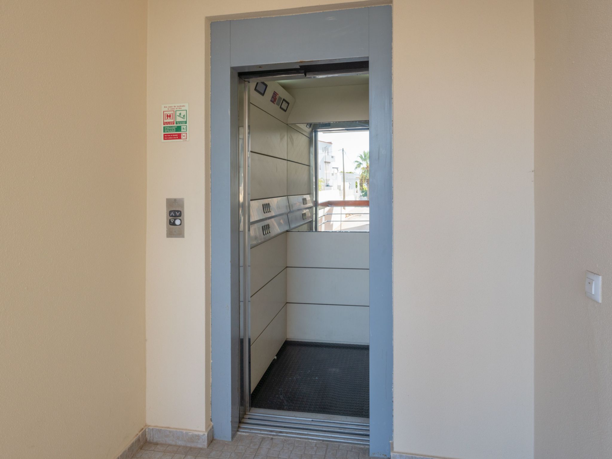 Photo of Wohnung mit Terrasse und 2 Schwimmbecken