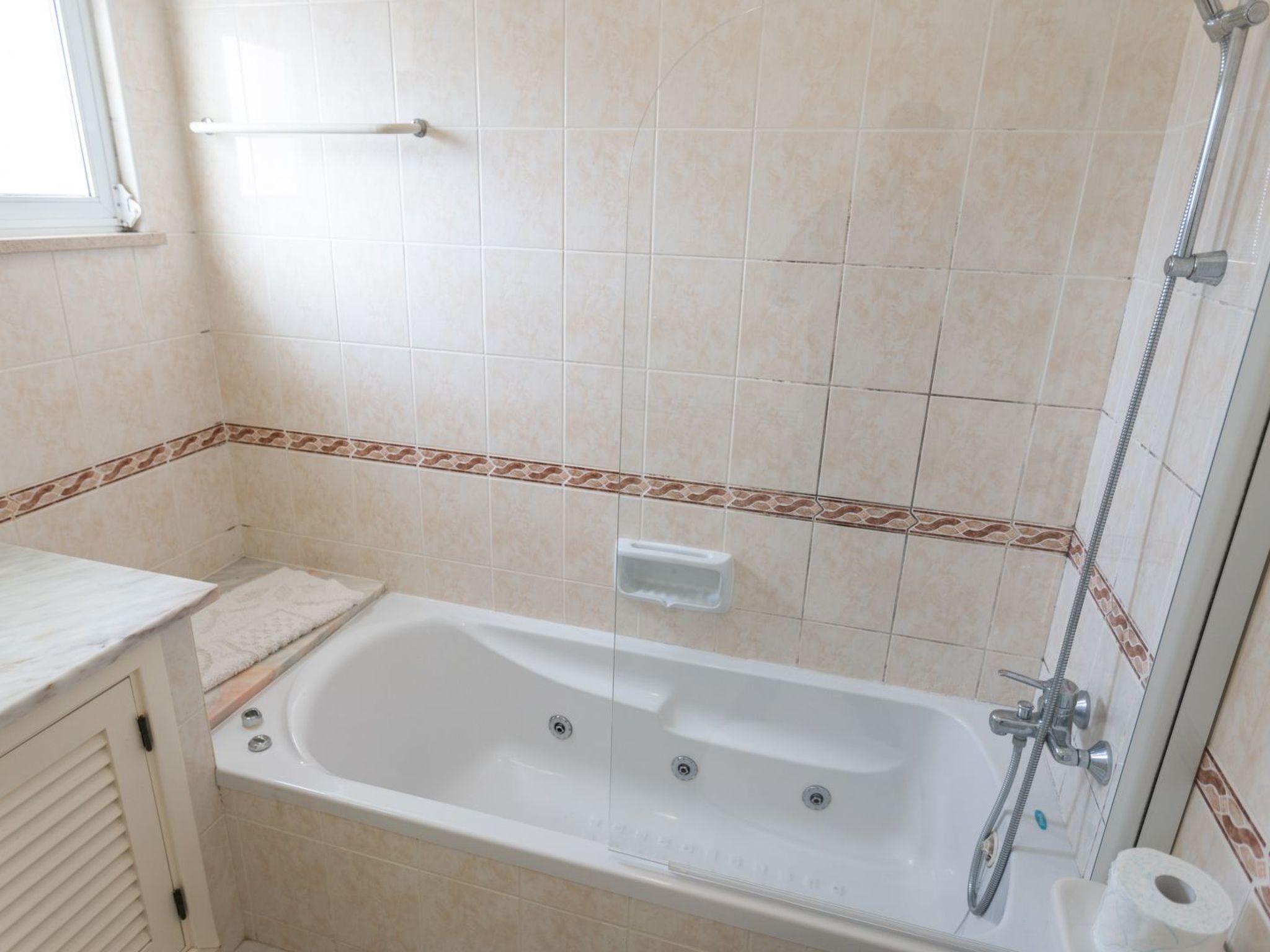 Fantastische 2-Schlafzimmer-Wohnung mit großer Terrasse-Image-tags.info