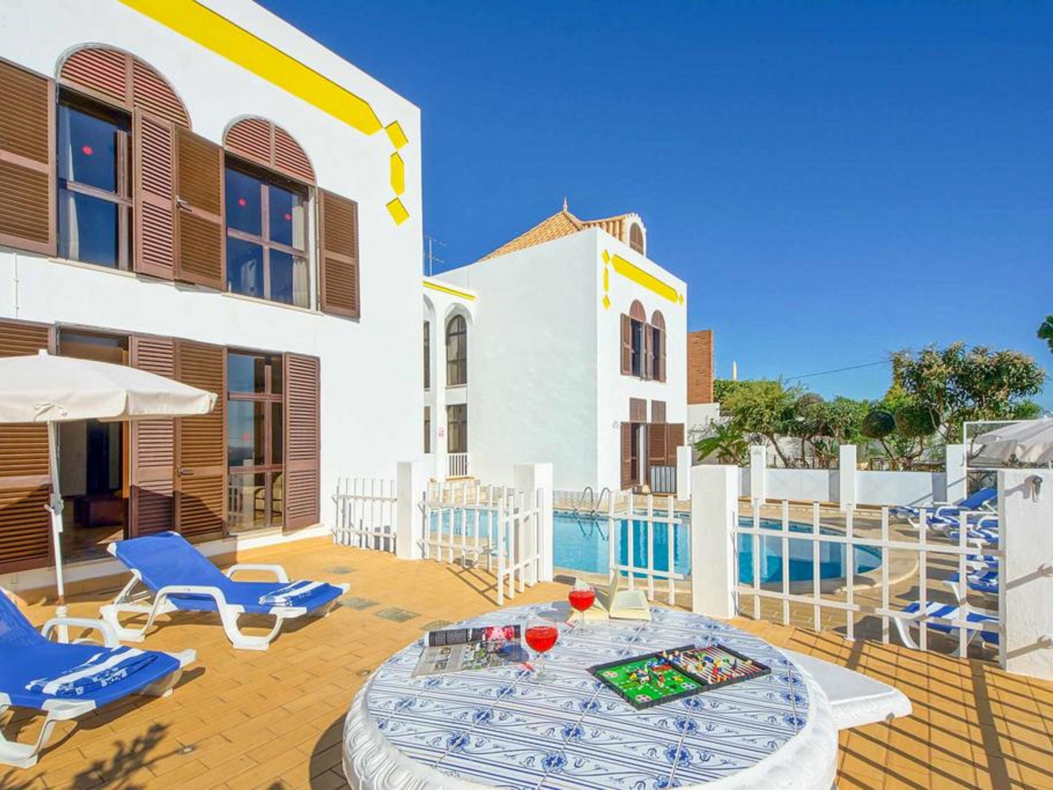 Chalet "Villa Albuar" mit eigenem Pool-Drinnen