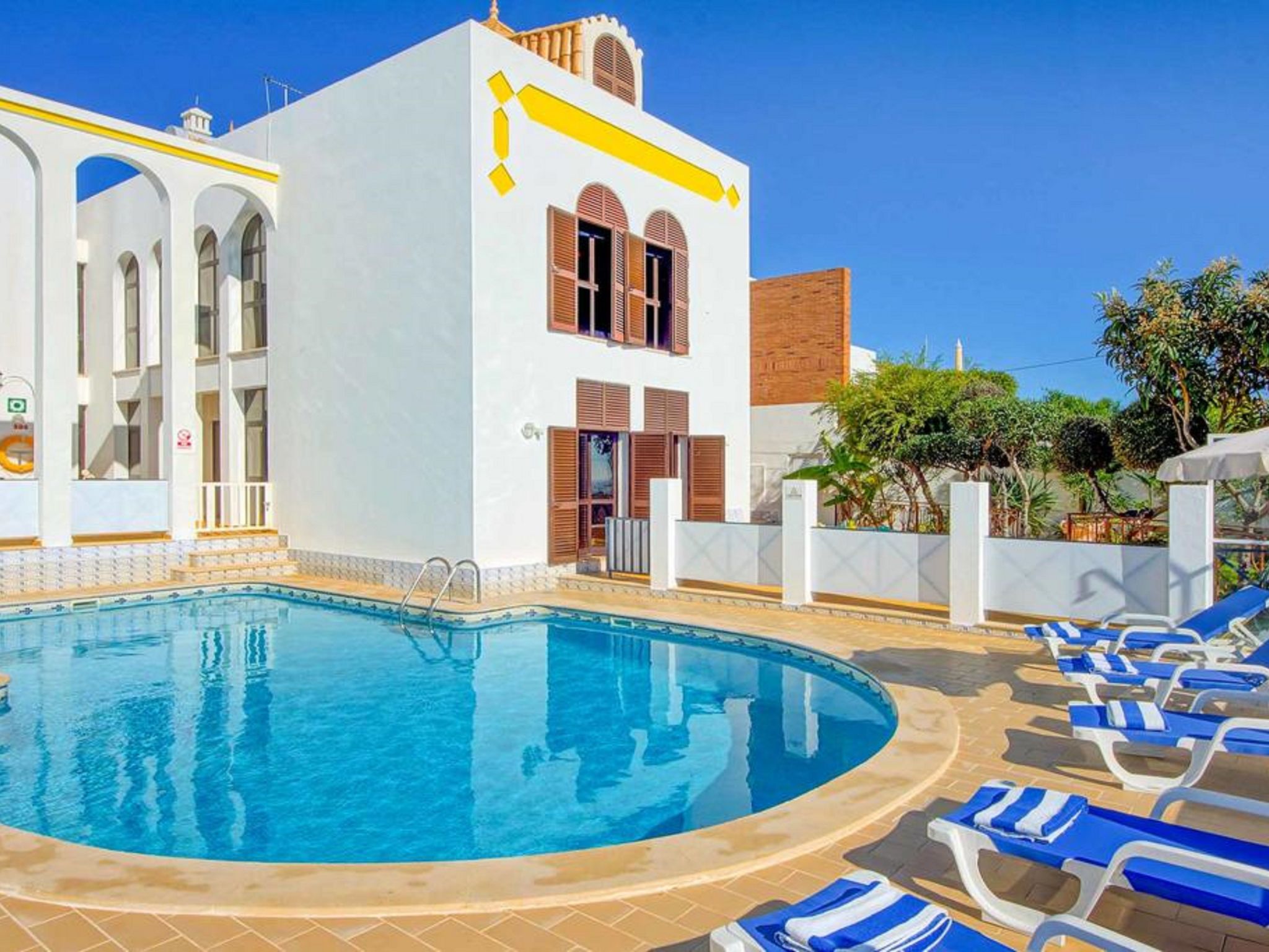 Chalet "Villa Albuar" mit eigenem Pool-Drinnen