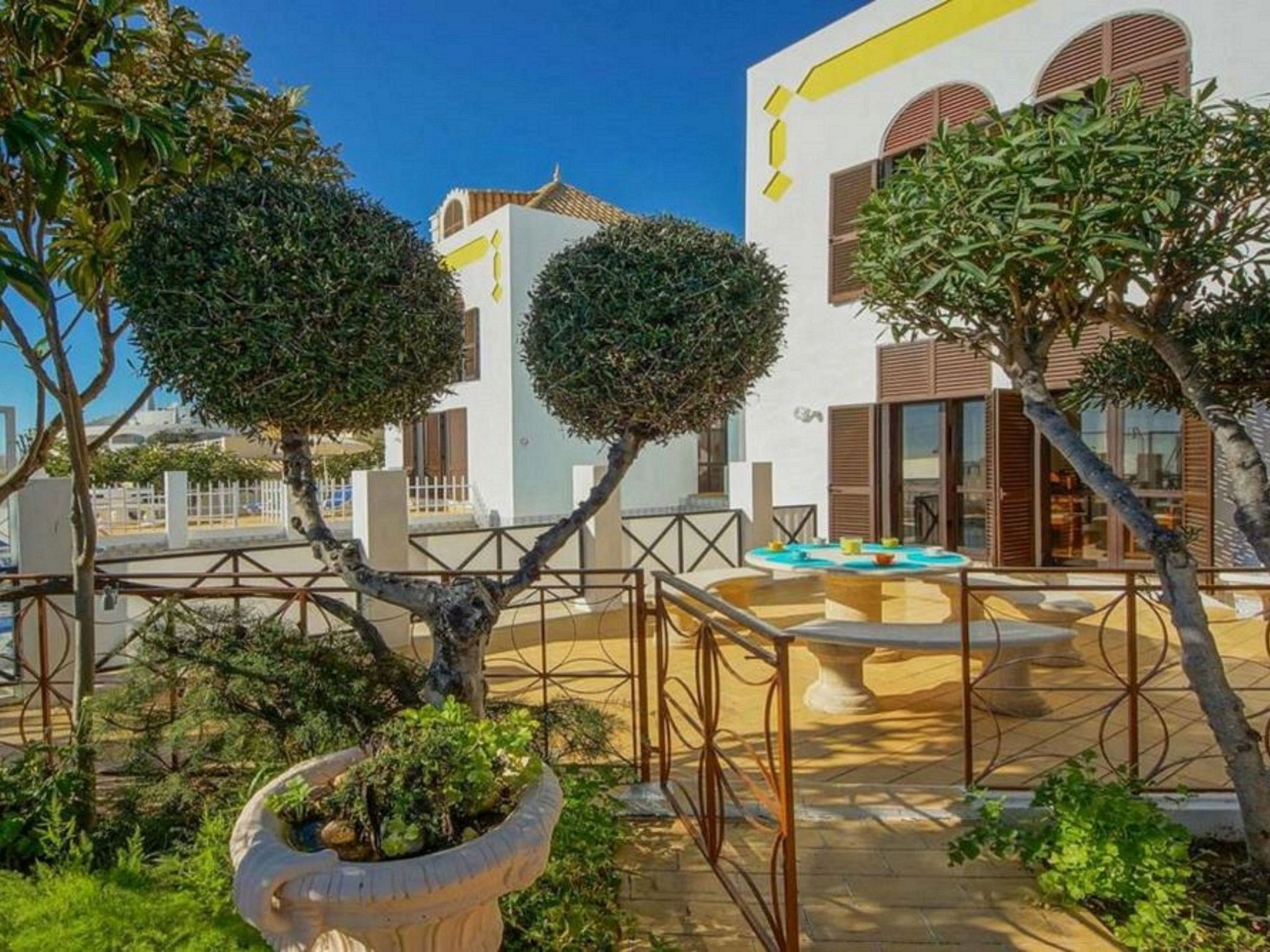 Chalet "Villa Albuar" mit eigenem Pool-Drinnen