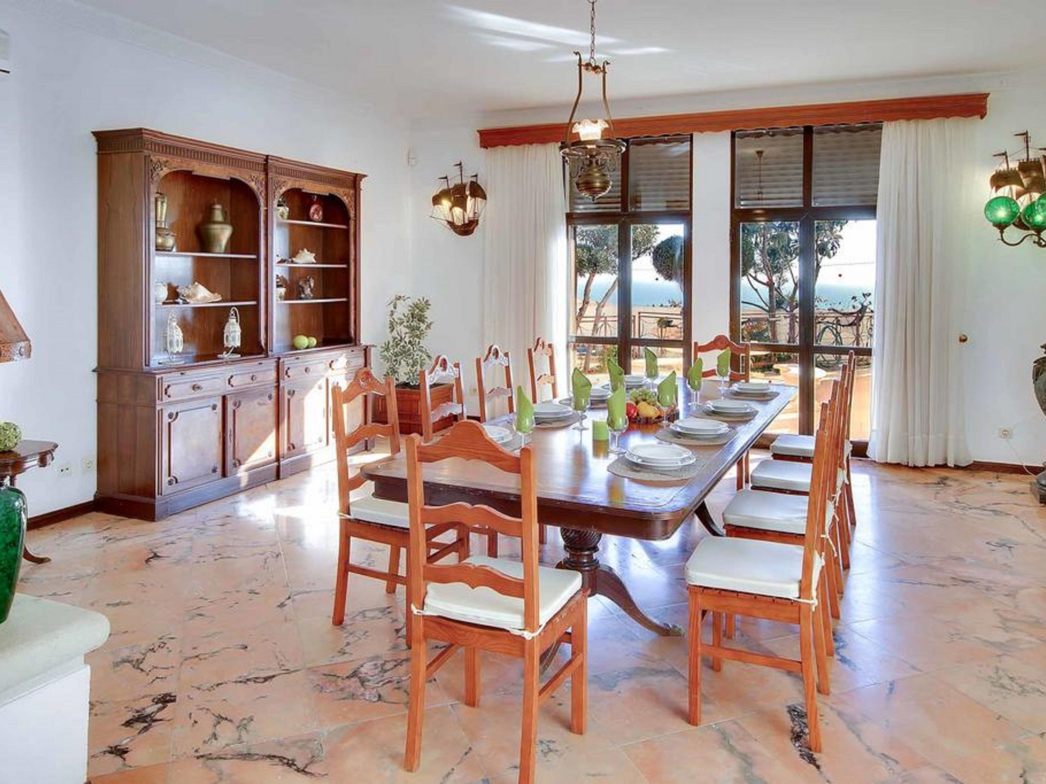 Chalet "Villa Albuar" mit eigenem Pool-Drinnen