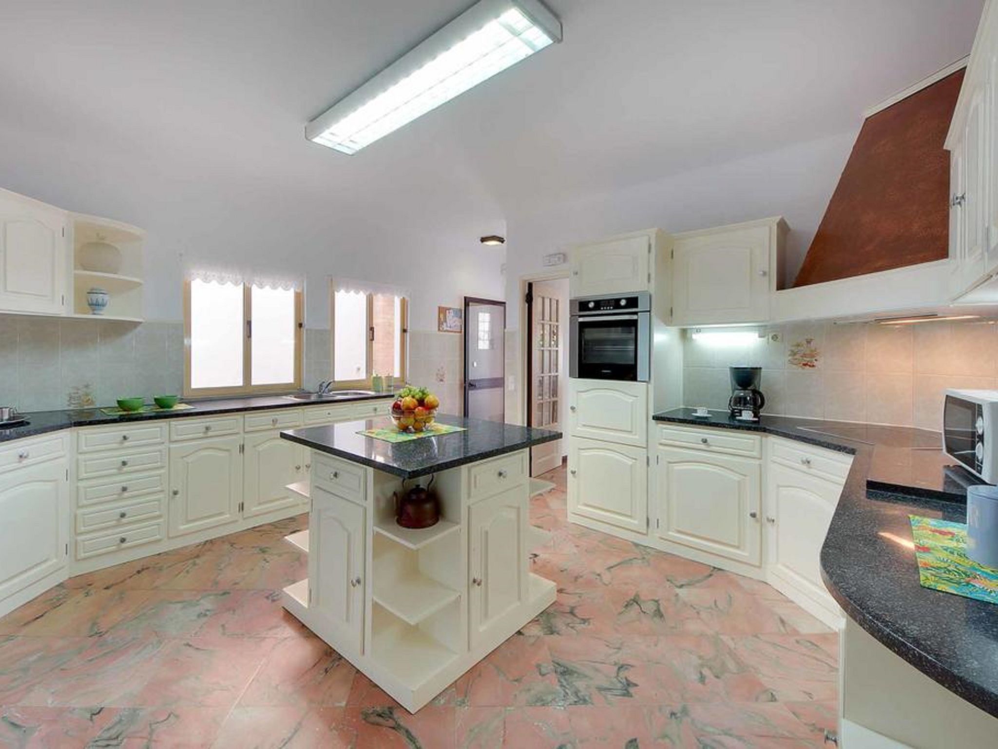 Chalet "Villa Albuar" mit eigenem Pool-Drinnen