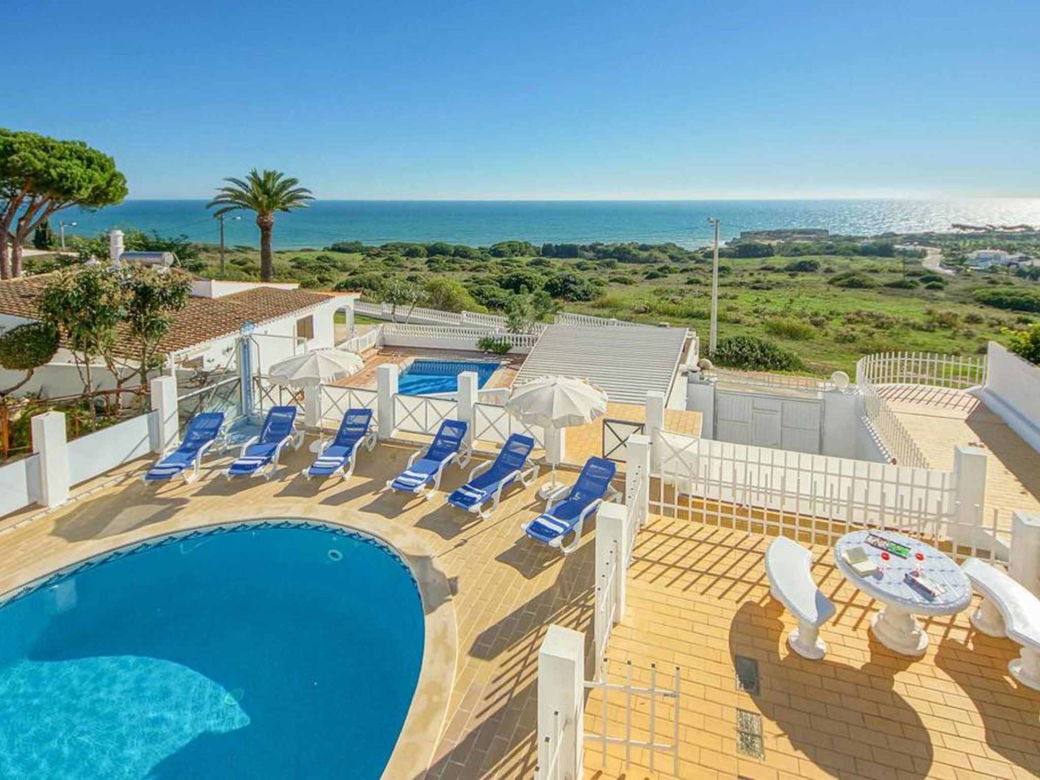 Chalet "Villa Albuar" mit eigenem Pool-Drinnen