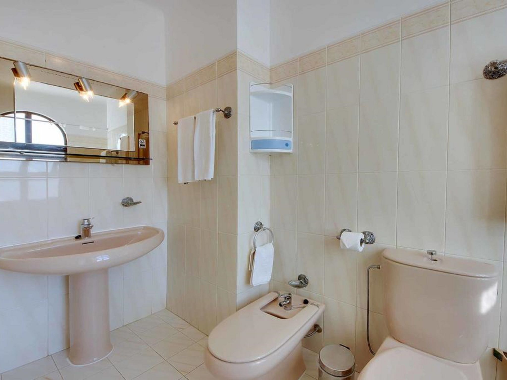 Chalet "Villa Albuar" mit eigenem Pool-Drinnen