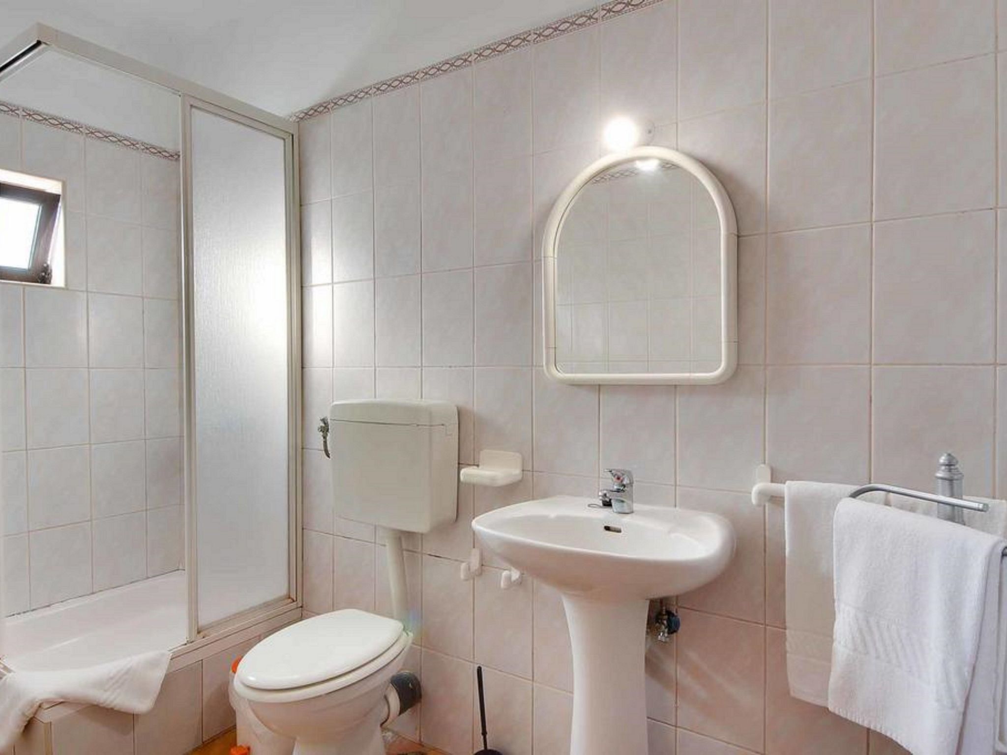 Chalet "Villa Albuar" mit eigenem Pool-Drinnen