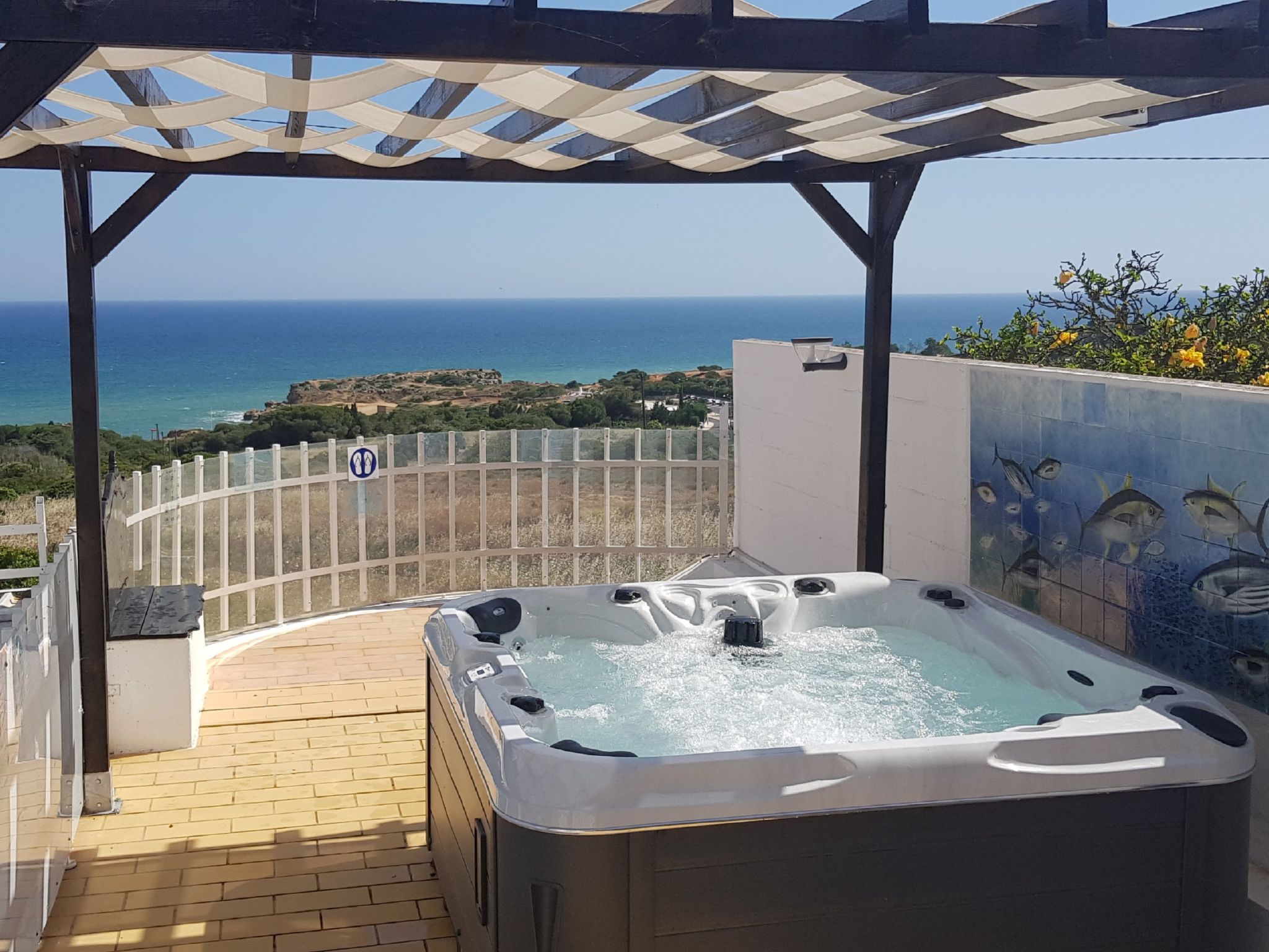 Chalet "Villa Albuar" mit eigenem Pool-Drinnen