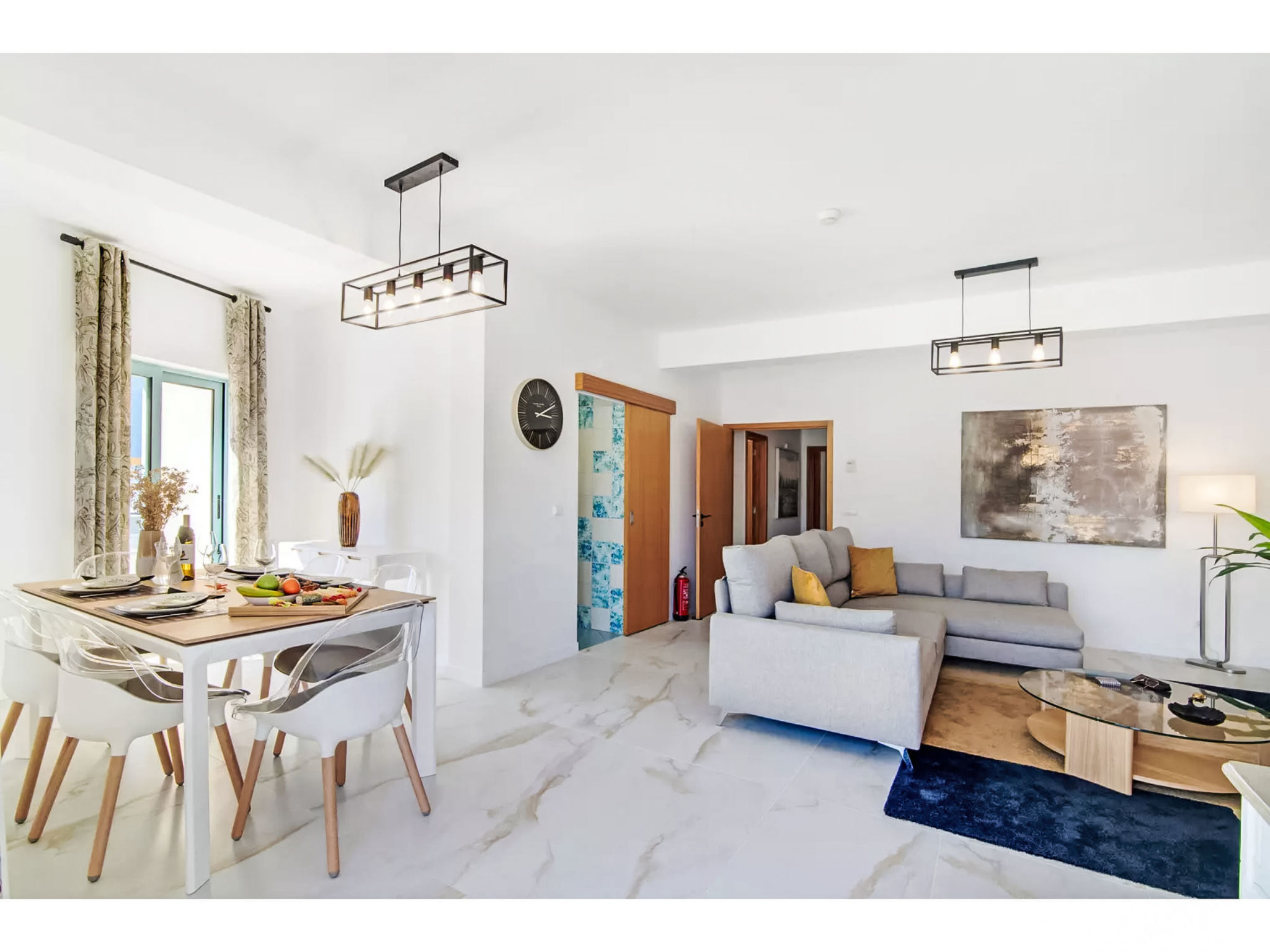 W Marina - Sunny Way-Binnen