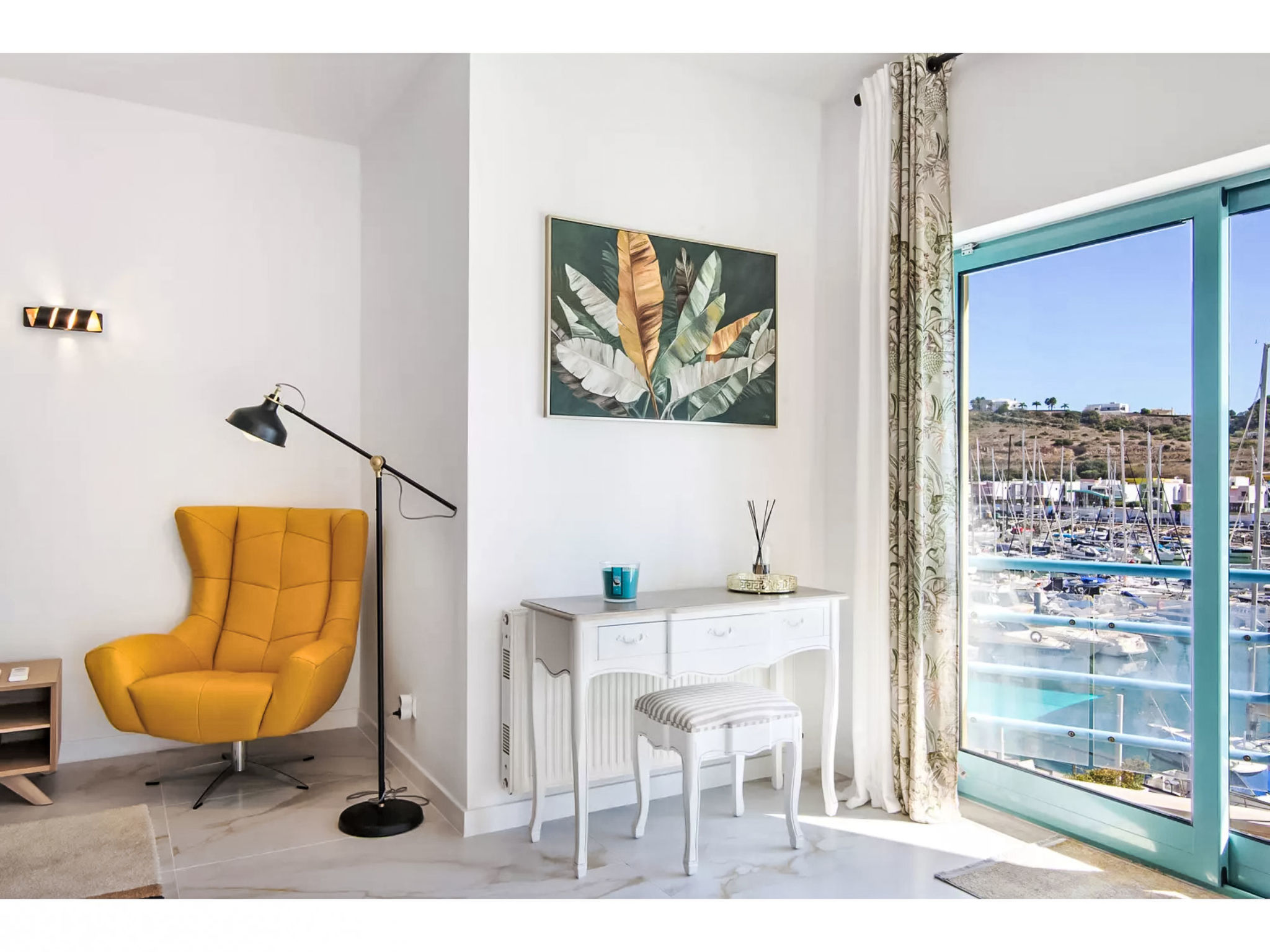 W Marina - Sunny Way-Binnen