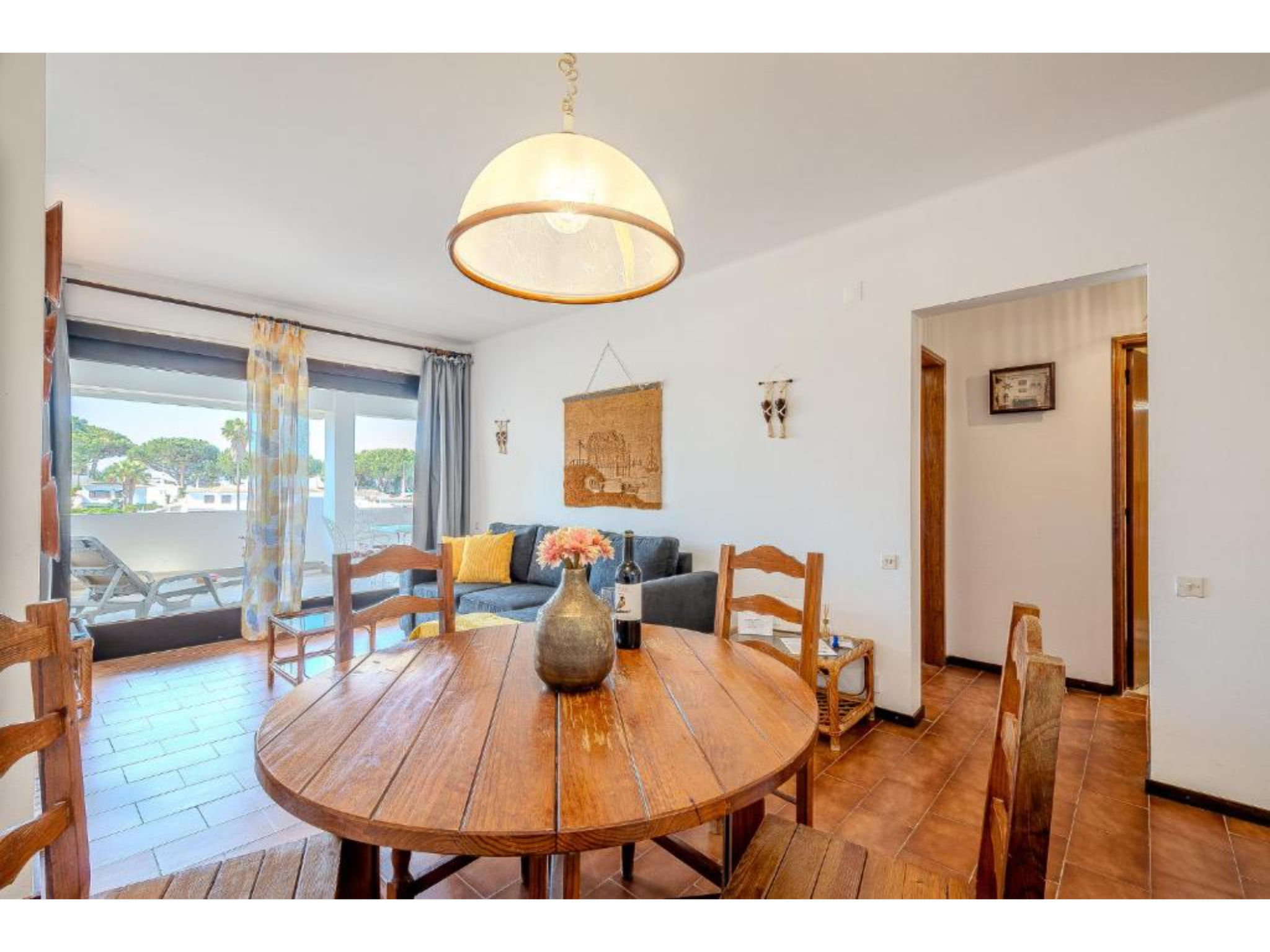 Ivone - Sunny Way-Drinnen