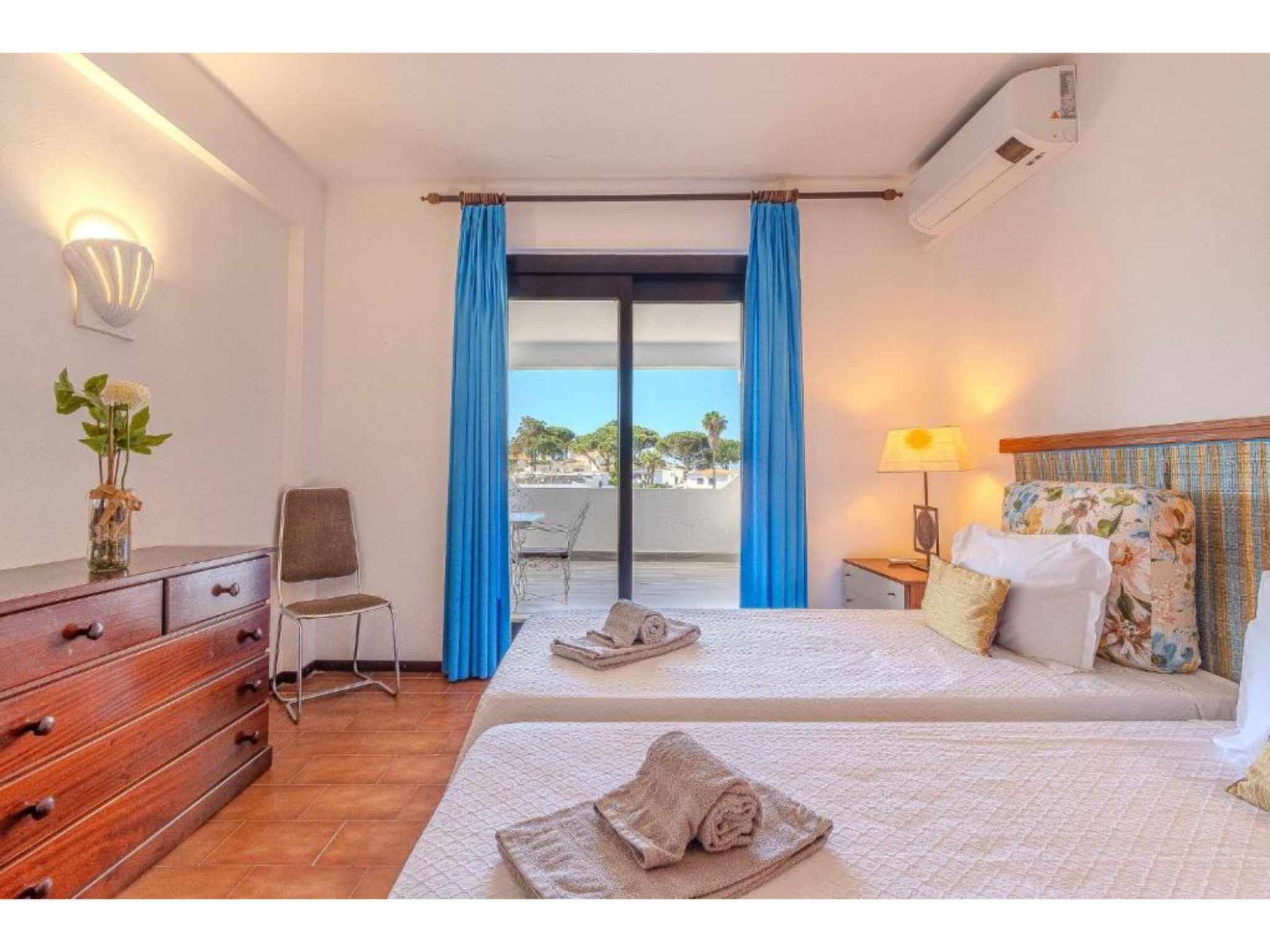 Ivone - Sunny Way-Drinnen