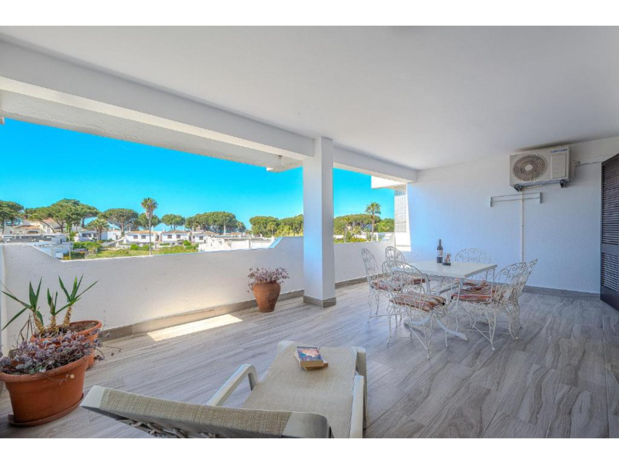 Ivone - Sunny Way-Draußen