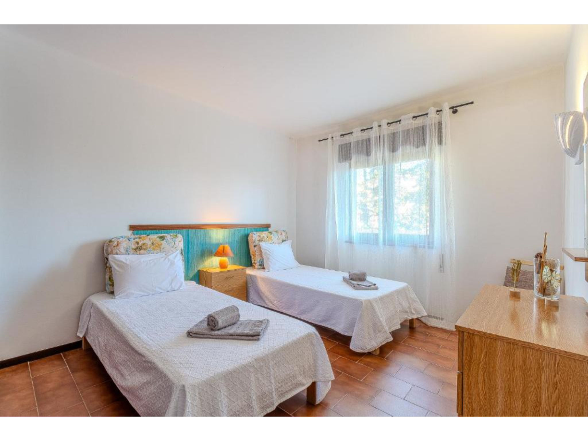 Ivone - Sunny Way-Drinnen